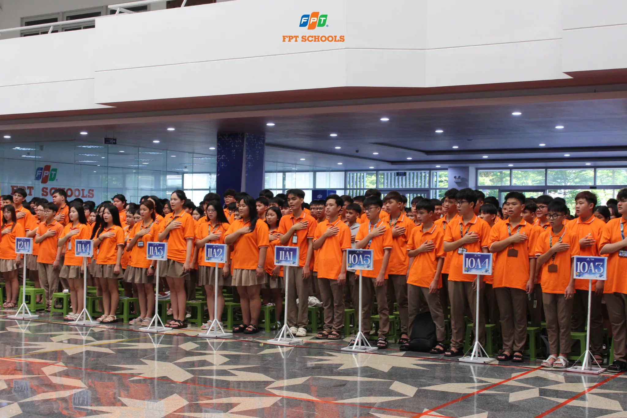 Học sinh Trường THPT FPT Quy Nhơn trong Lễ chào cờ đầu tháng 10