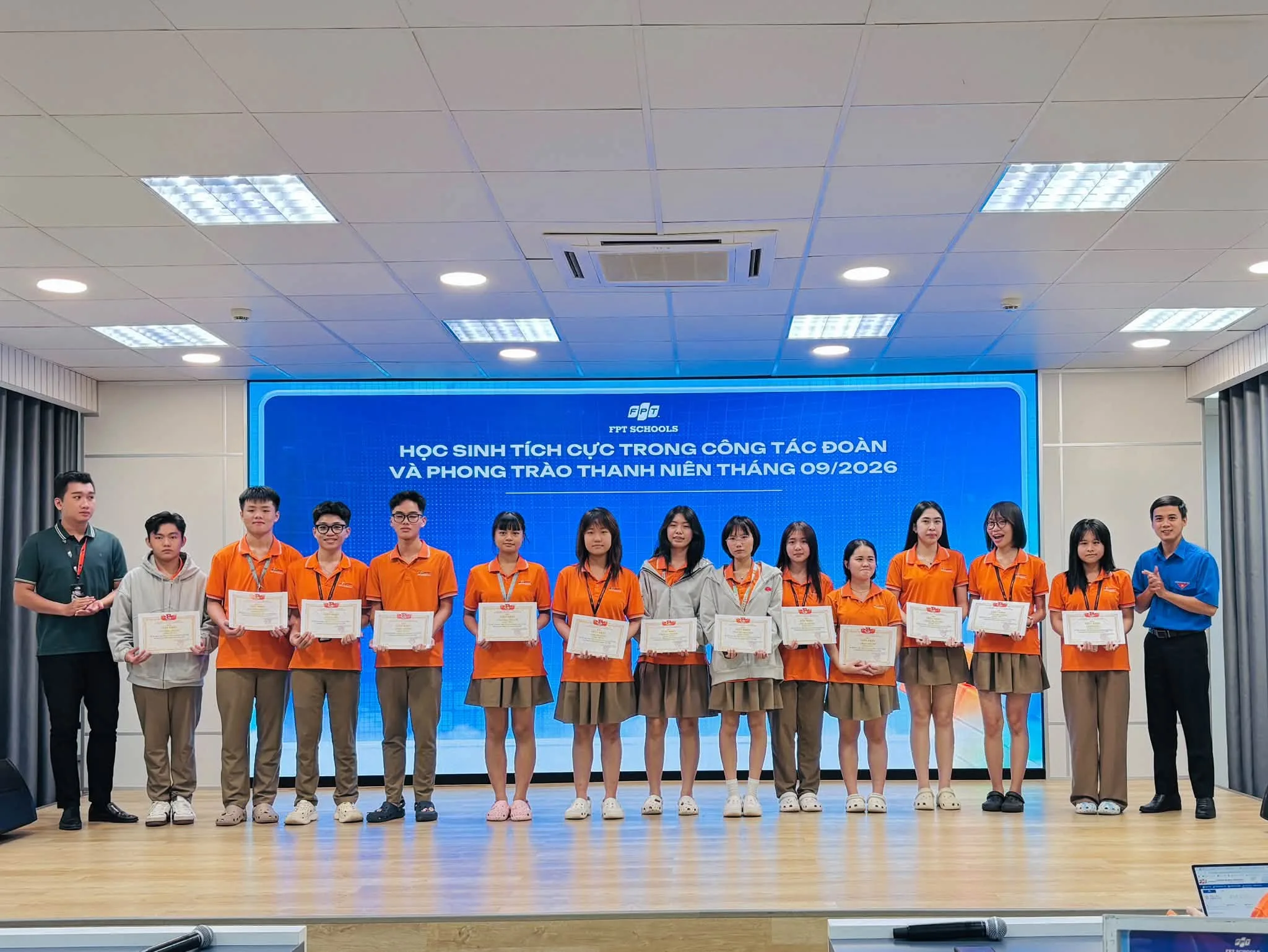 Học sinh Phổ Thông FPT Cần Thơ tỏa sáng trên nhiều lĩnh vực tại buổi sinh hoạt toàn khối tháng 10 | FPT Schools