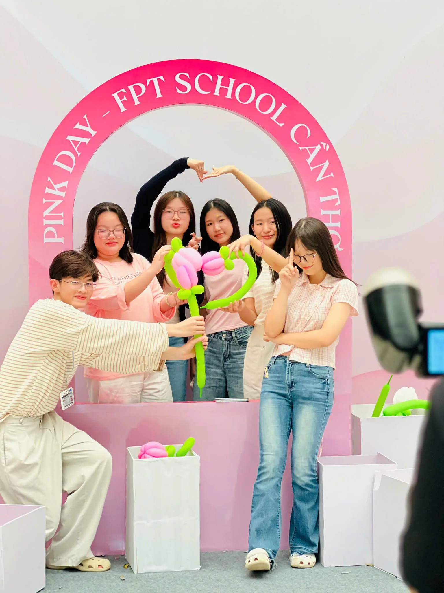 Pink Day 2026 tại Phổ Thông FPT Cần Thơ: sắc hồng lan tỏa, kết nối những lời yêu thương nhân Ngày Phụ nữ Việt Nam 20/10 | FPT Schools
