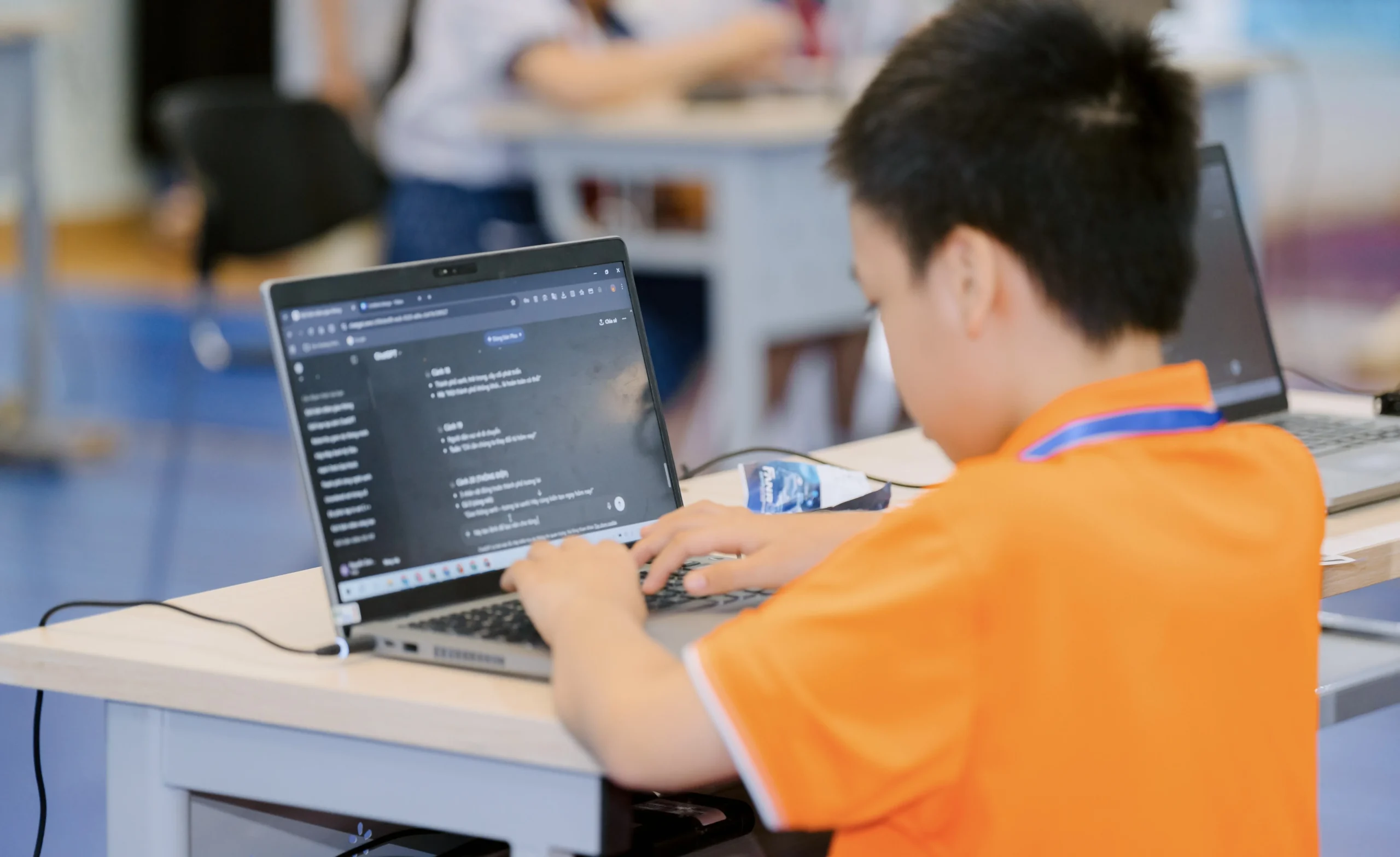 Sân chơi STEM và AI của FPT Schools lần đầu đón học sinh ngoài hệ thống - FPT Education Học sinh FPT Schools sử dụng các công nghệ như AI Agents, Vibe Coding trong các dự án