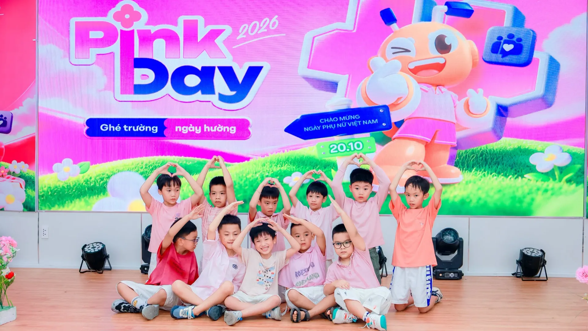 PINK DAY 2026 – GHÉ TRƯỜNG NGÀY HƯỜNG, LAN TỎA YÊU THƯƠNG TẠI FPT SCHOOL HUẾ | FPT Schools