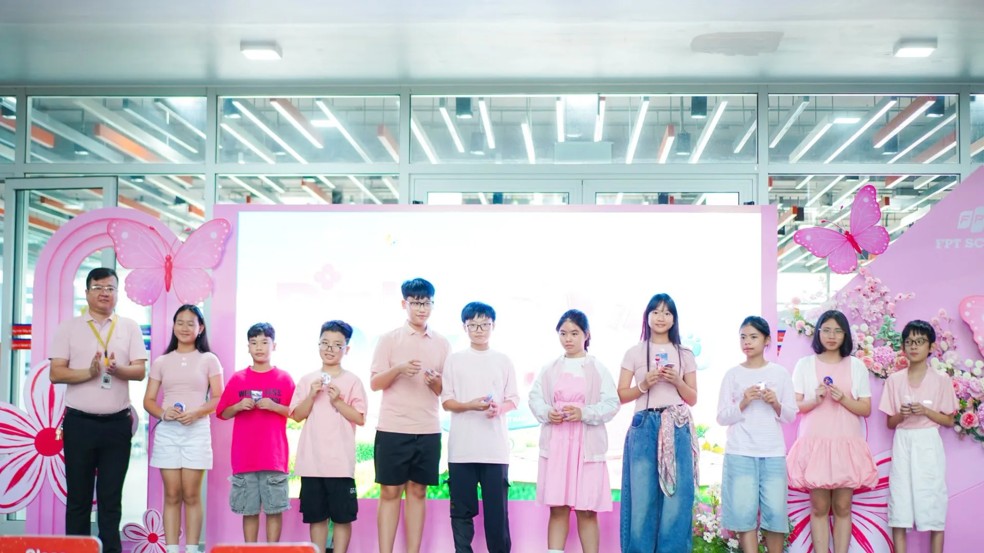 PINK DAY 2026 – GHÉ TRƯỜNG NGÀY HƯỜNG, LAN TỎA YÊU THƯƠNG TẠI FPT SCHOOL HUẾ | FPT Schools