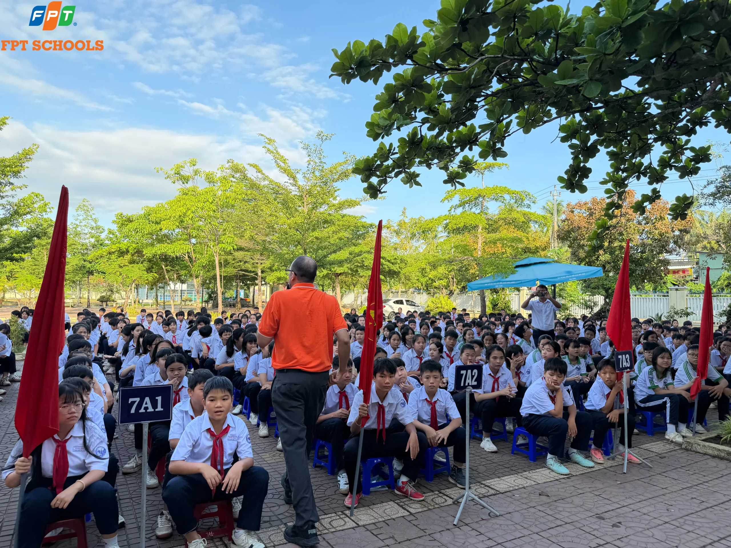 Học sinh THCS Bồng Sơn tham gia giao lưu tiếng Anh trong không khí hào hứng cùng FPT School Quy Nhơn