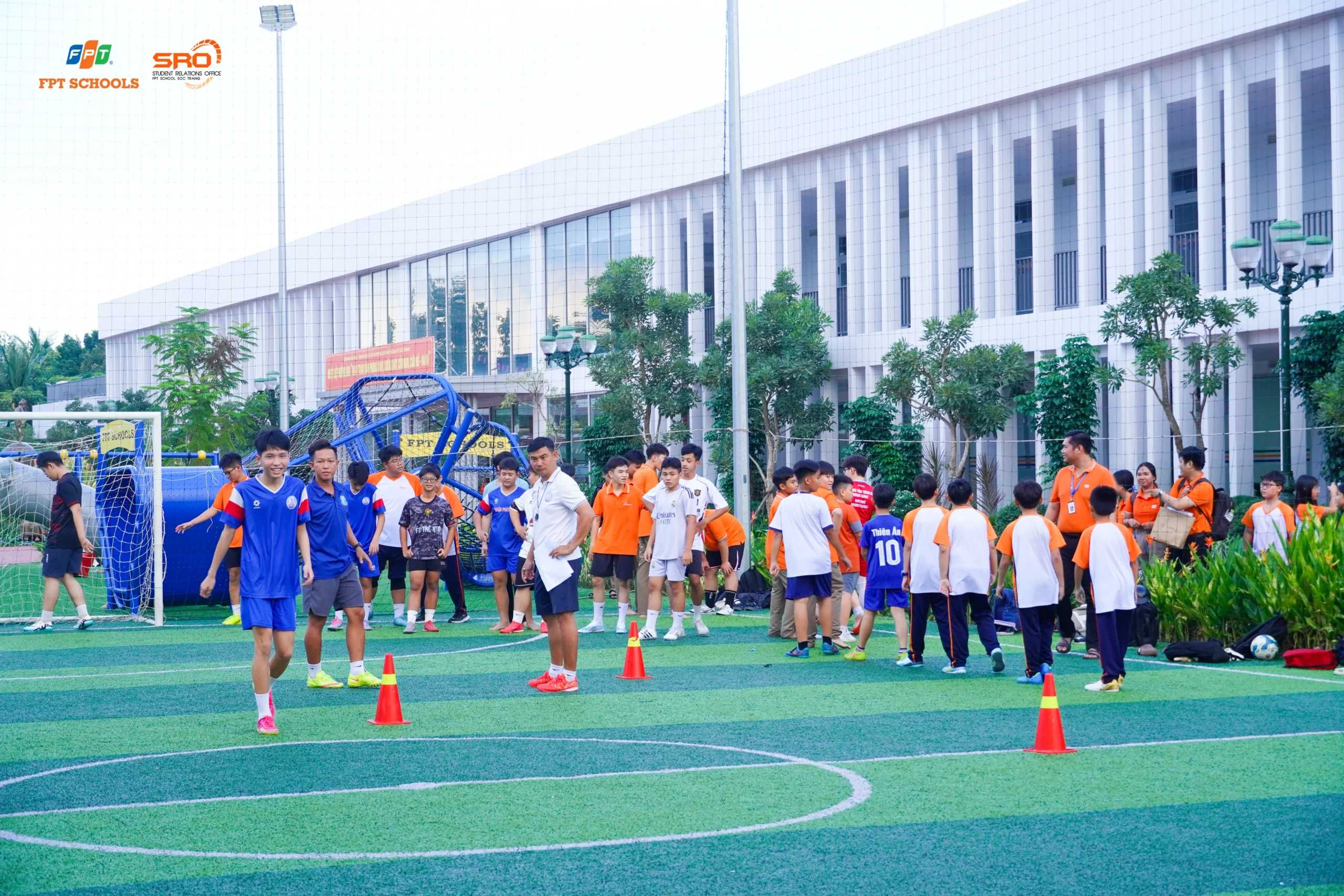 CÂU LẠC BỘ BÓNG ĐÁ – RÈN THỂ CHẤT, VỮNG TINH THẦN ĐỒNG ĐỘI - FPT Education FSC ST Câu Lạc Bộ Bóng đá