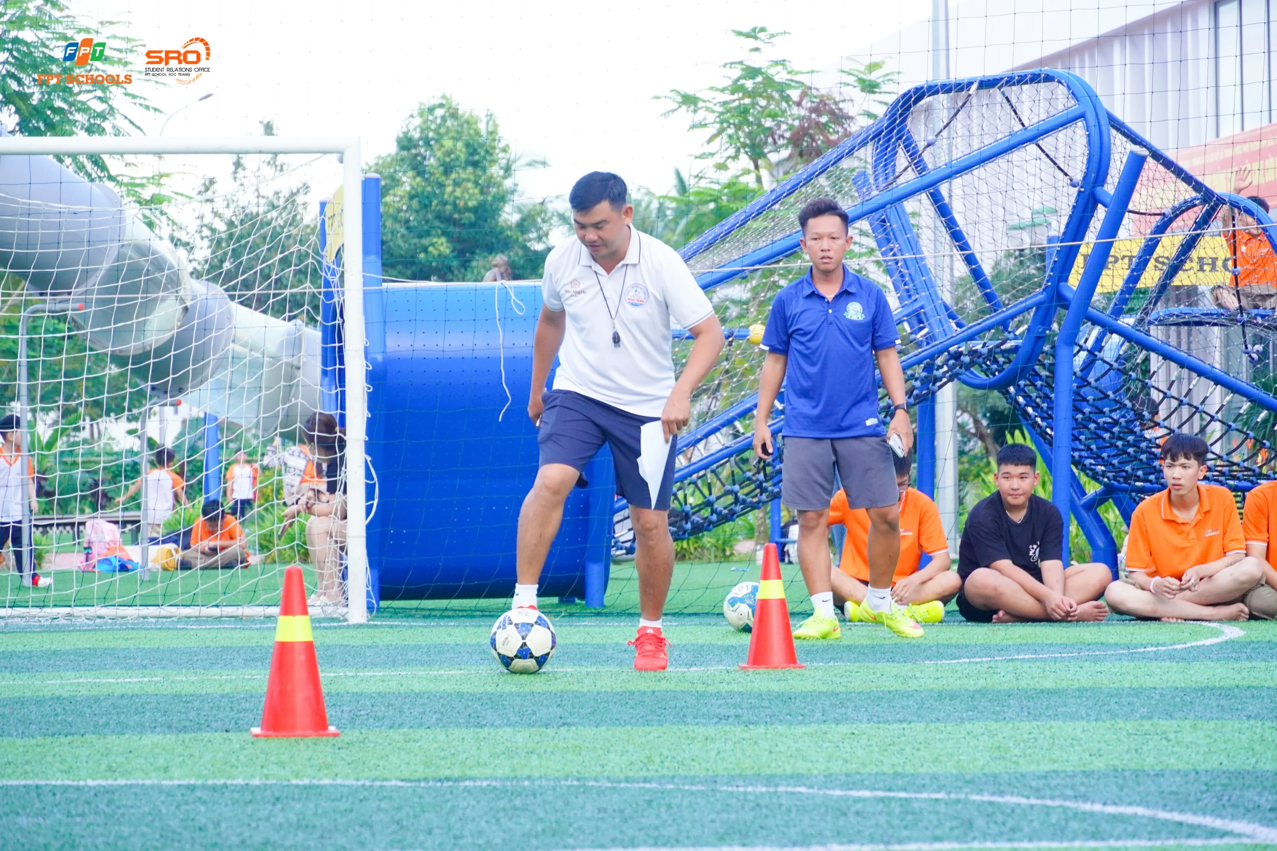 CÂU LẠC BỘ BÓNG ĐÁ – RÈN THỂ CHẤT, VỮNG TINH THẦN ĐỒNG ĐỘI - FPT Education FSC ST Câu Lạc Bộ Bóng đá