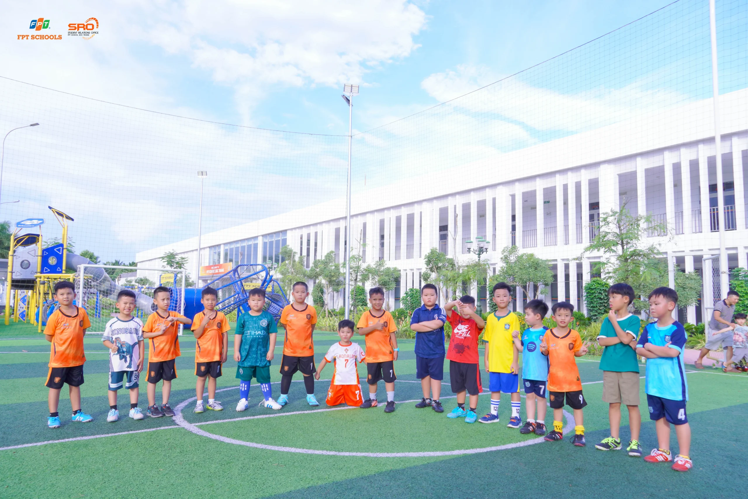 CÂU LẠC BỘ BÓNG ĐÁ – RÈN THỂ CHẤT, VỮNG TINH THẦN ĐỒNG ĐỘI - FPT Education FSC ST Câu Lạc Bộ Bóng đá
