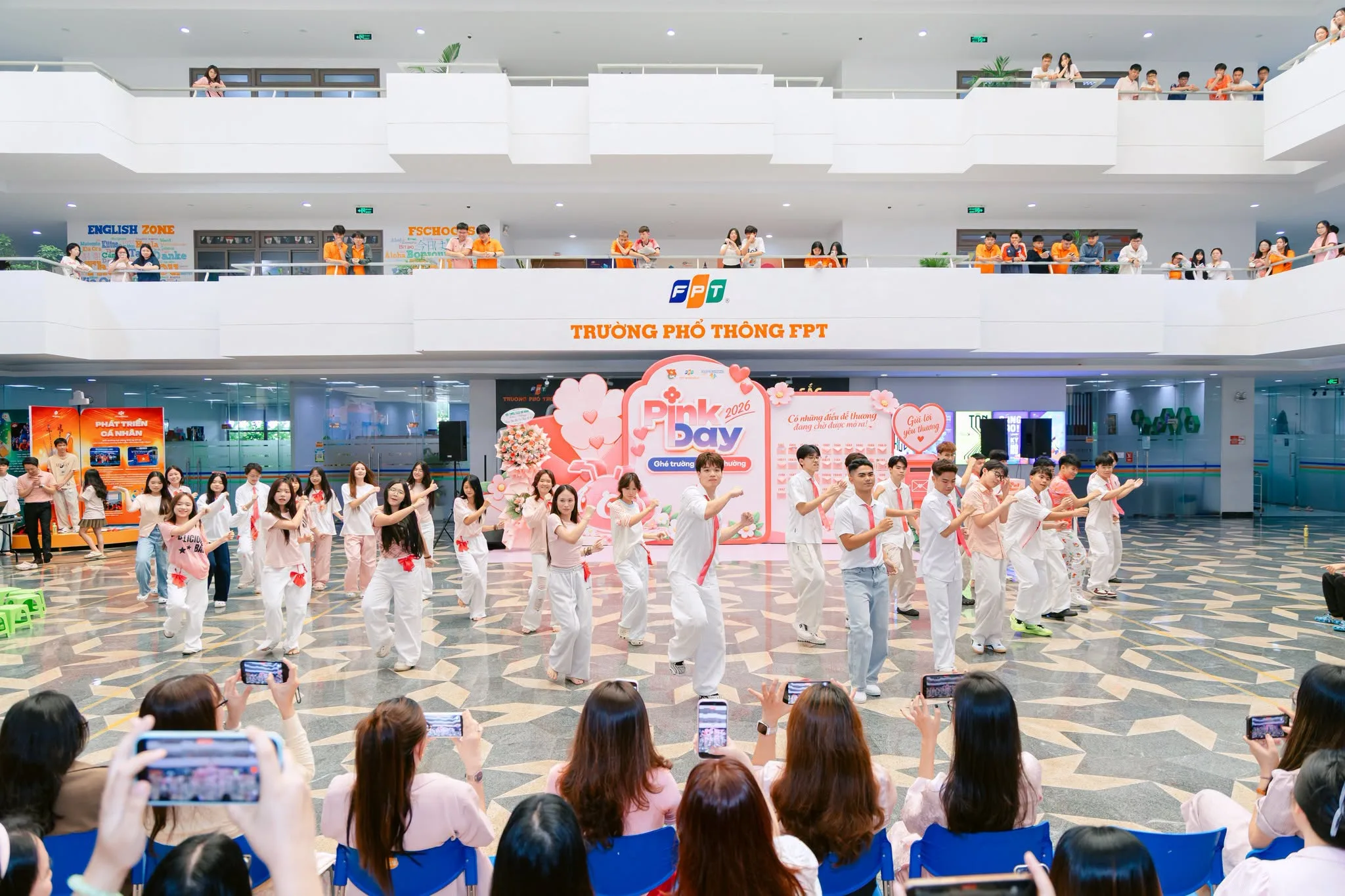 THPT FPT ĐÀ NẴNG NGẬP TRÀN SẮC HỒNG VỚI NGÀY HỘI PINK DAY – GHÉ TRƯỜNG NGÀY HƯỜNG - FPT Education THPT FPT ĐÀ NẴNG NGẬP TRÀN SẮC HỒNG VỚI NGÀY HỘI PINK DAY – GHÉ TRƯỜNG NGÀY HƯỜNG | FPT Schools