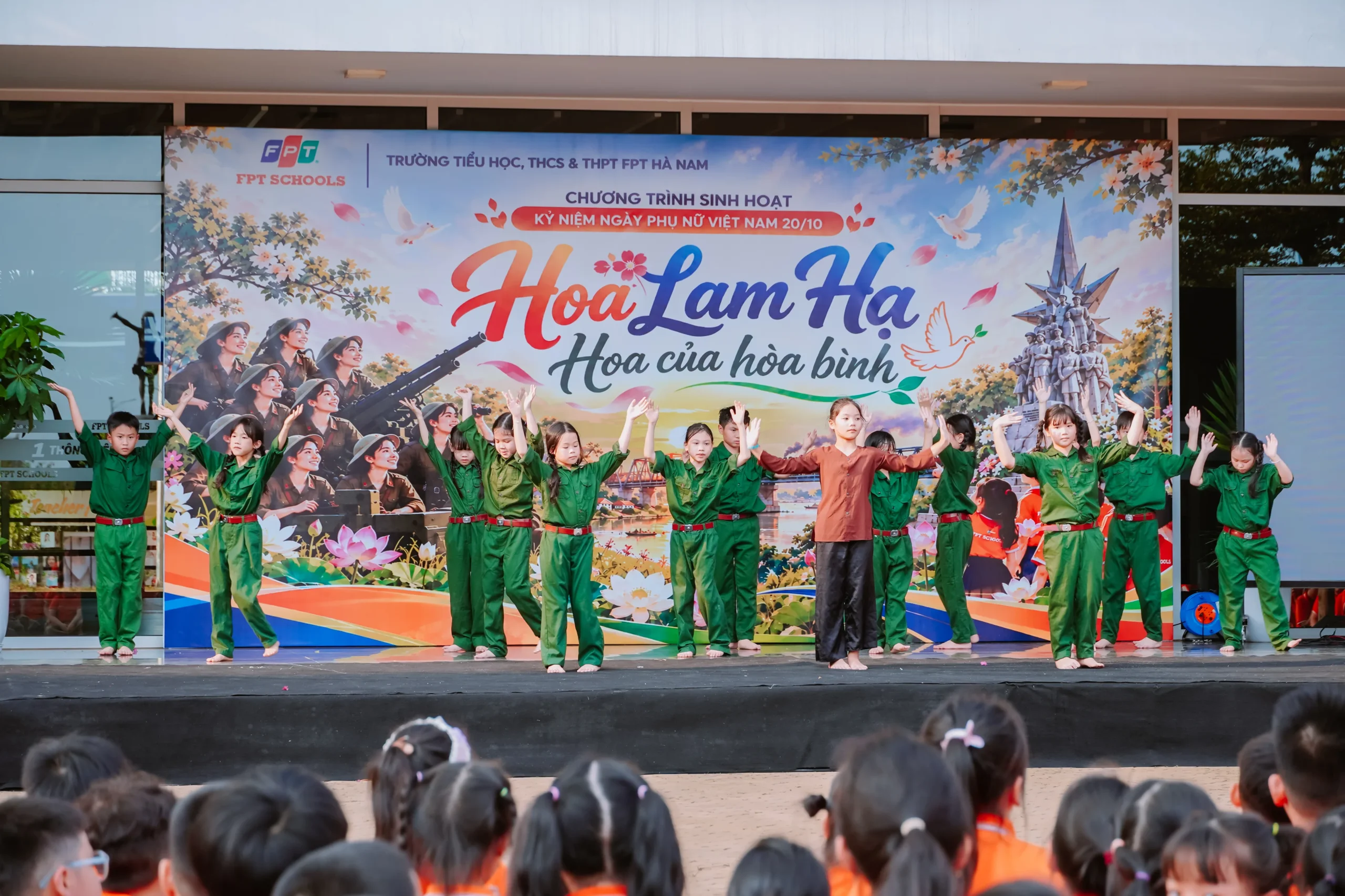 FPT School Hà Nam tổ chức chương trình “Hoa Lam Hạ – Hoa của hòa bình” - FPT Education FPT School Hà Nam tổ chức chương trình “Hoa Lam Hạ – Hoa của hòa bình” | FPT Schools