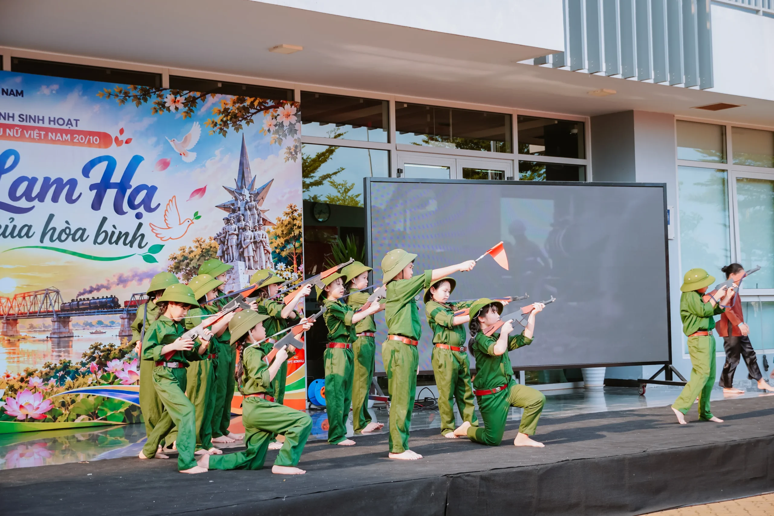 FPT School Hà Nam tổ chức chương trình “Hoa Lam Hạ – Hoa của hòa bình” - FPT Education FPT School Hà Nam tổ chức chương trình “Hoa Lam Hạ – Hoa của hòa bình” | FPT Schools