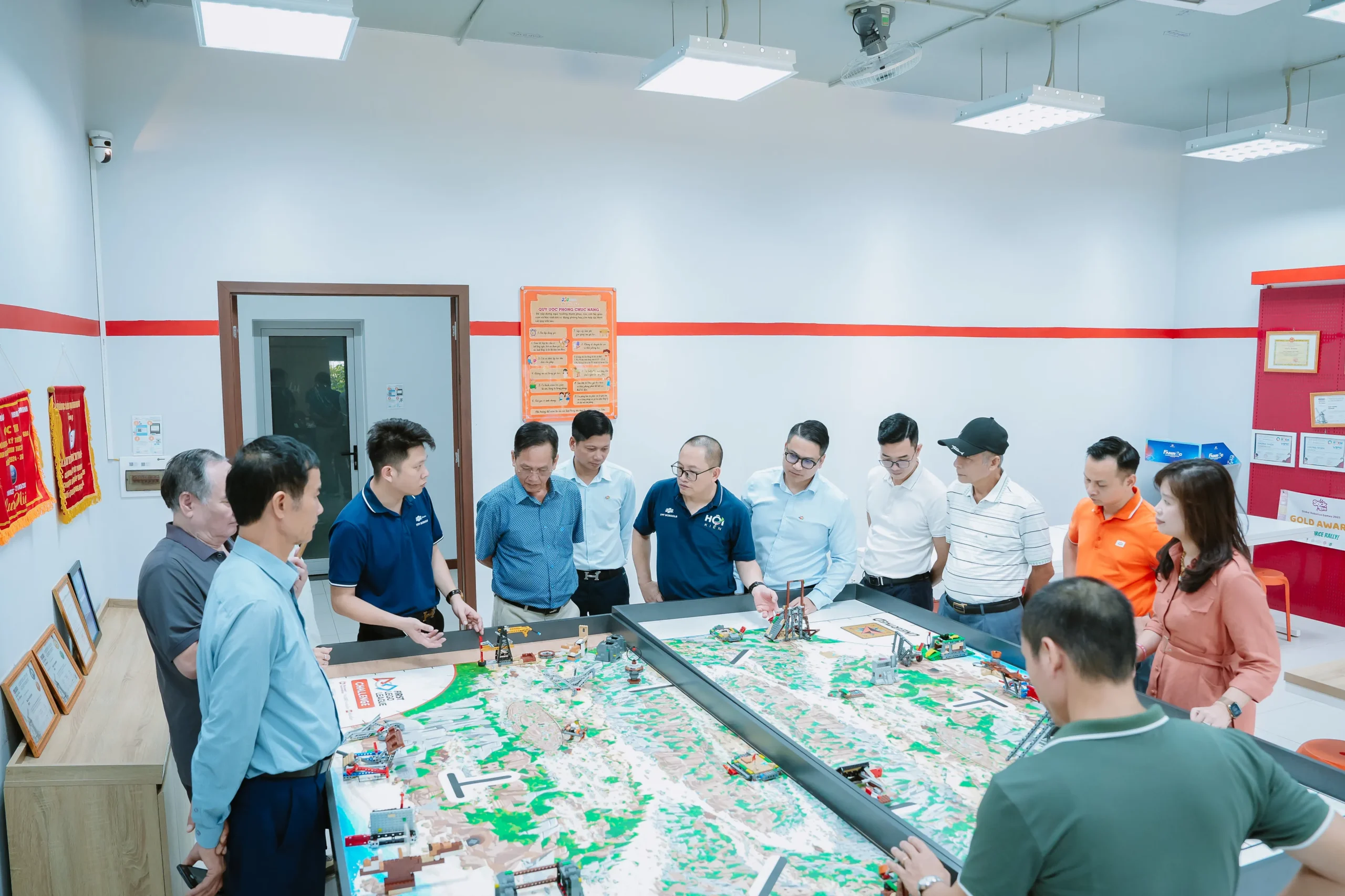 FPT School Hà Nam đón tiếp lãnh đạo Khối Phổ thông FPT và các Thầy, Cô Hiệu trưởng - Gặp gỡ, kết nối và lan toả những giá trị tốt đẹp - FPT Education FPT School Hà Nam đón tiếp lãnh đạo Khối Phổ thông FPT và các Thầy, Cô Hiệu trưởng - Gặp gỡ, kết nối và lan toả những giá trị tốt đẹp | FPT Schools