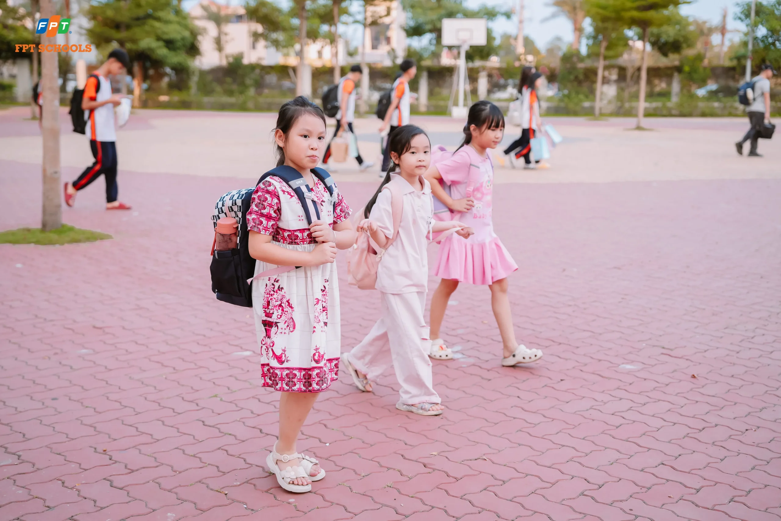 Pink Day! 2026 – Sắc hồng rực rỡ lan tỏa yêu thương tại FPT School Hà Nam | FPT Schools