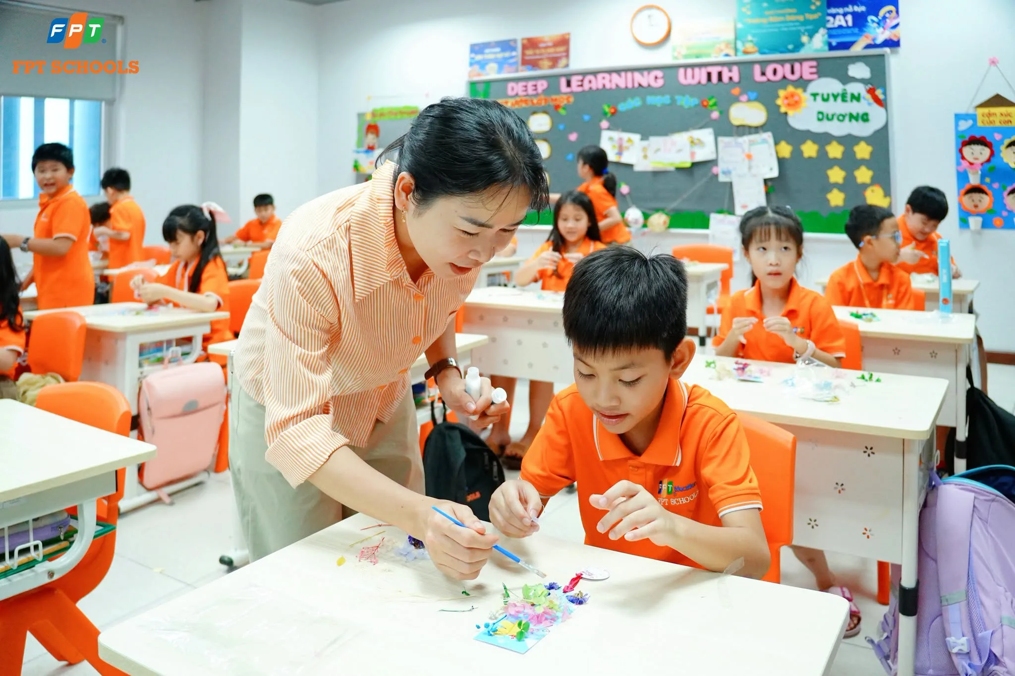 BLOOM WITHIN – Học sinh FPT School Long Vân gửi trọn yêu thương mùa 20/10 | FPT Schools