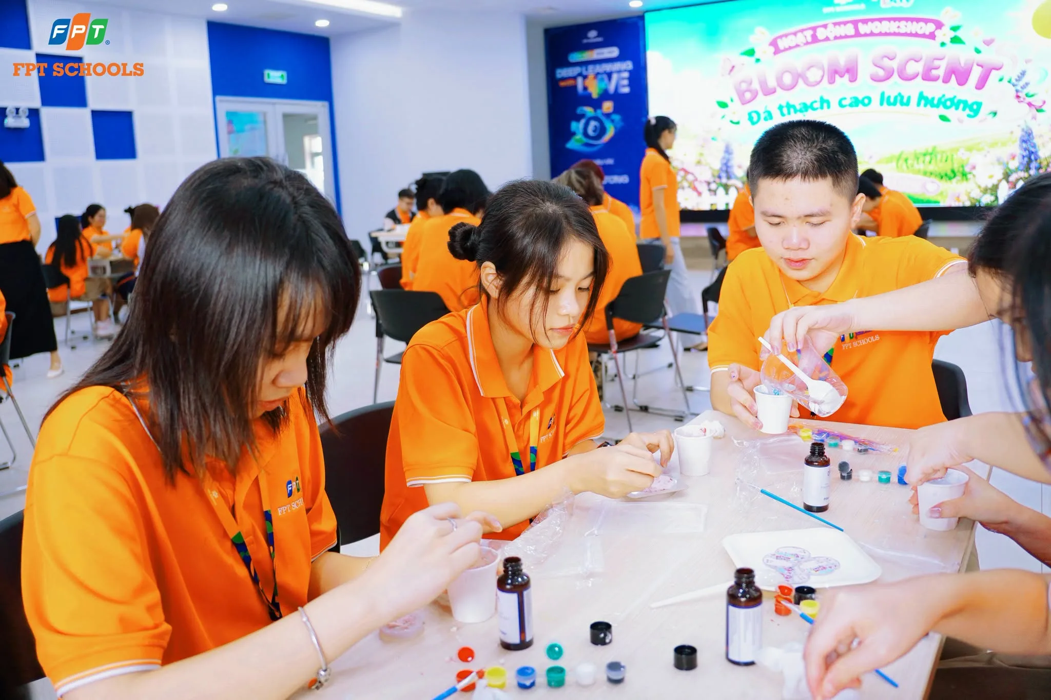 BLOOM WITHIN – Học sinh FPT School Long Vân gửi trọn yêu thương mùa 20/10 | FPT Schools