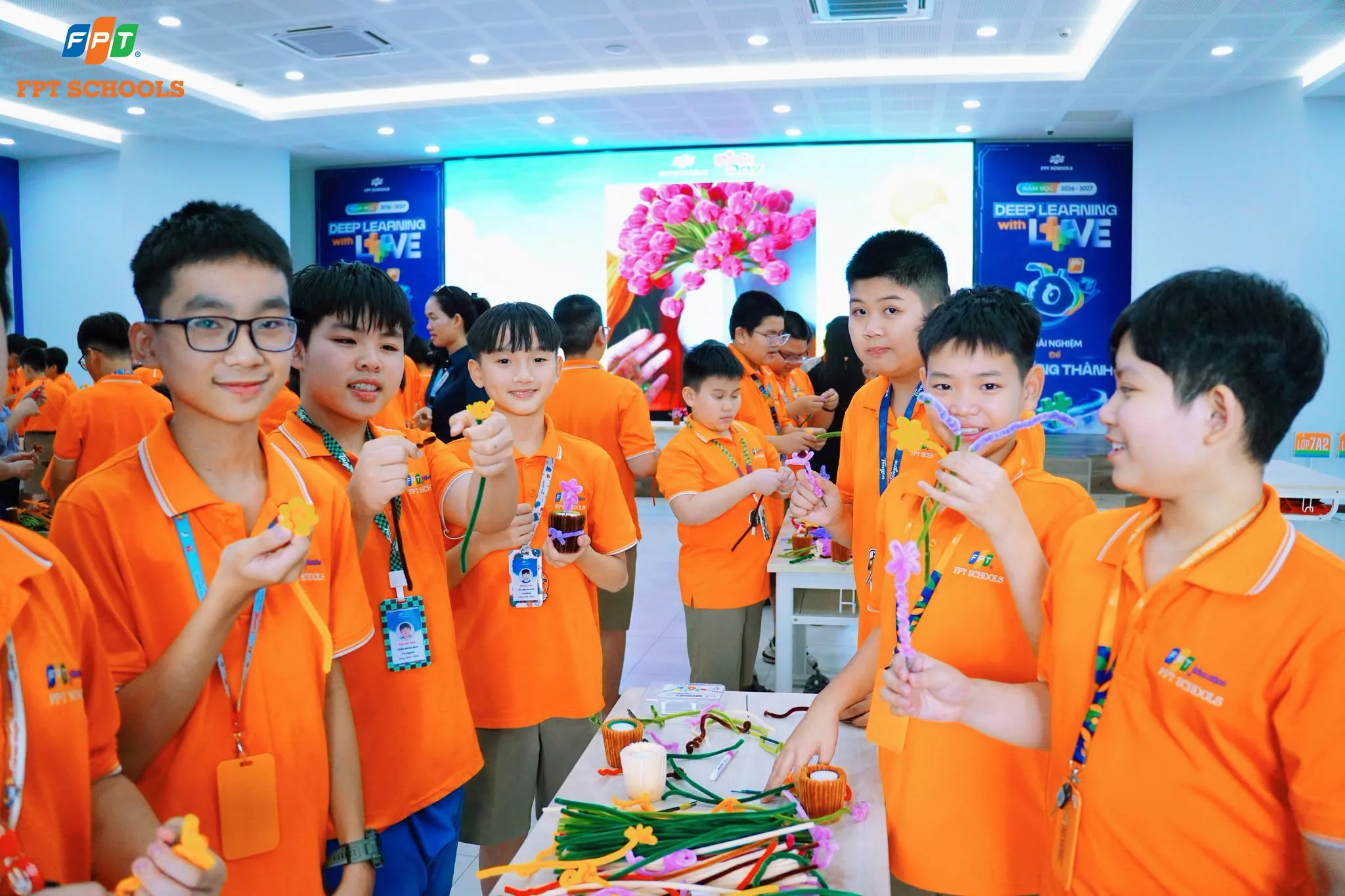 BLOOM WITHIN – Học sinh FPT School Long Vân gửi trọn yêu thương mùa 20/10 | FPT Schools