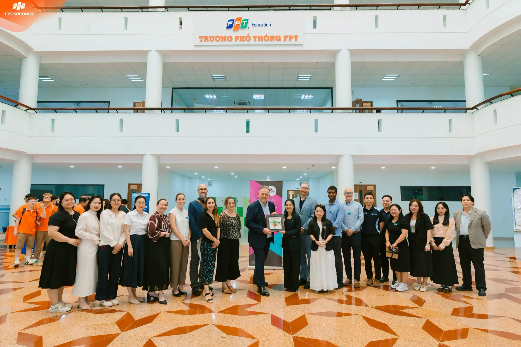 TRẢI NGHIỆM HỌC TẬP ĐA NGÀNH CÙNG CÁC CHUYÊN GIA QUỐC TẾ TẠI TRƯỜNG THPT FPT - FPT Education TRẢI NGHIỆM HỌC TẬP ĐA NGÀNH CÙNG CÁC CHUYÊN GIA QUỐC TẾ TẠI TRƯỜNG THPT FPT | FPT Schools