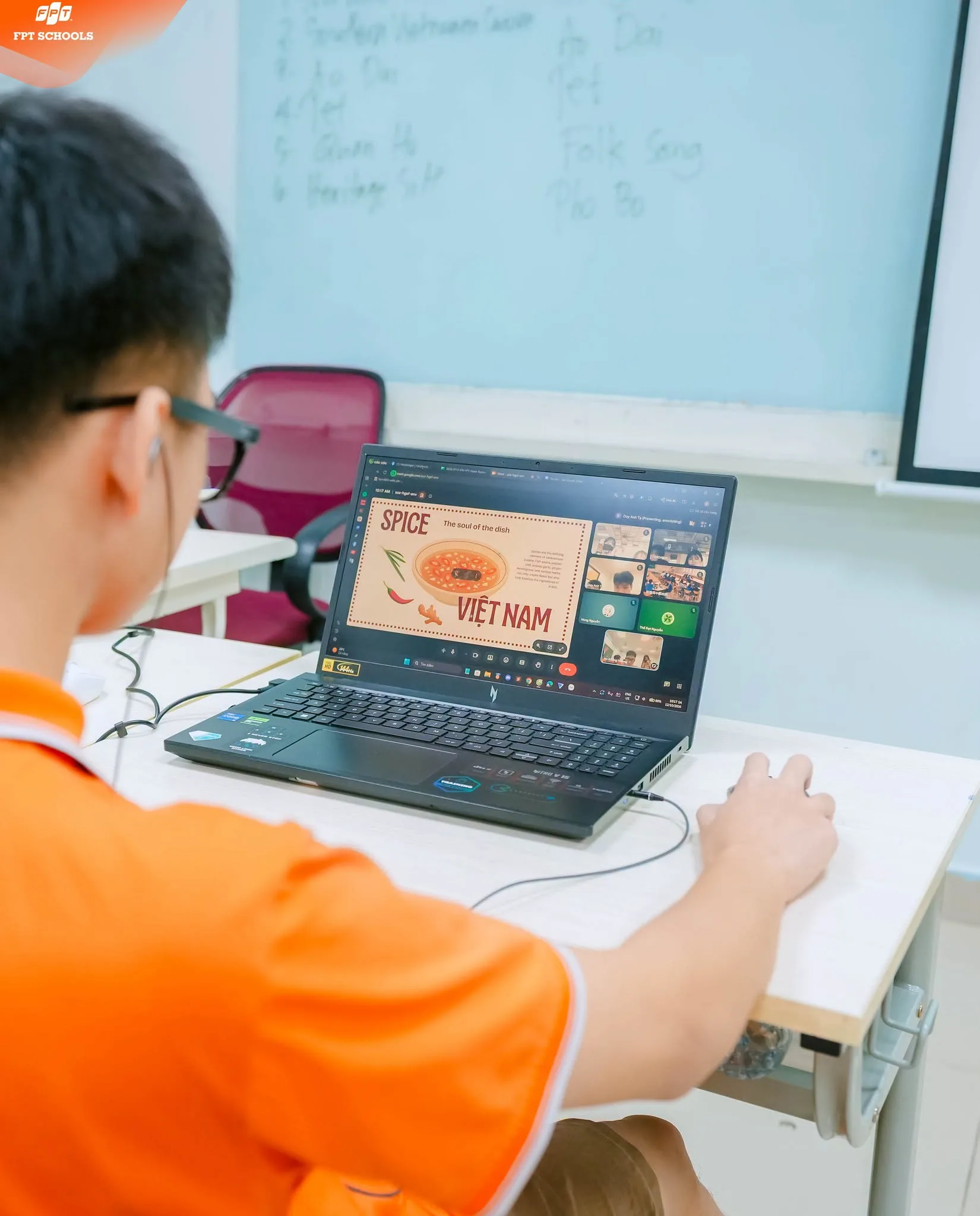 FSCHOOLERS TỎA SÁNG VỚI VAI TRÒ "ĐẠI SỨ VĂN HÓA" TRONG GIỜ HỌC TIẾNG ANH KẾT NỐI VIỆT - ĐÀI | FPT Schools