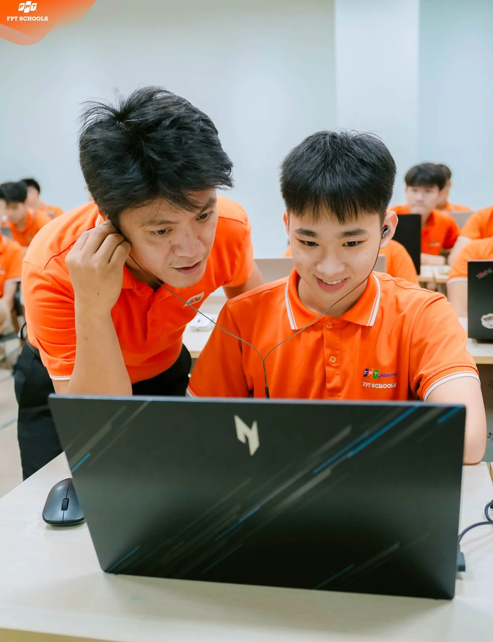 FSCHOOLERS TỎA SÁNG VỚI VAI TRÒ "ĐẠI SỨ VĂN HÓA" TRONG GIỜ HỌC TIẾNG ANH KẾT NỐI VIỆT - ĐÀI | FPT Schools