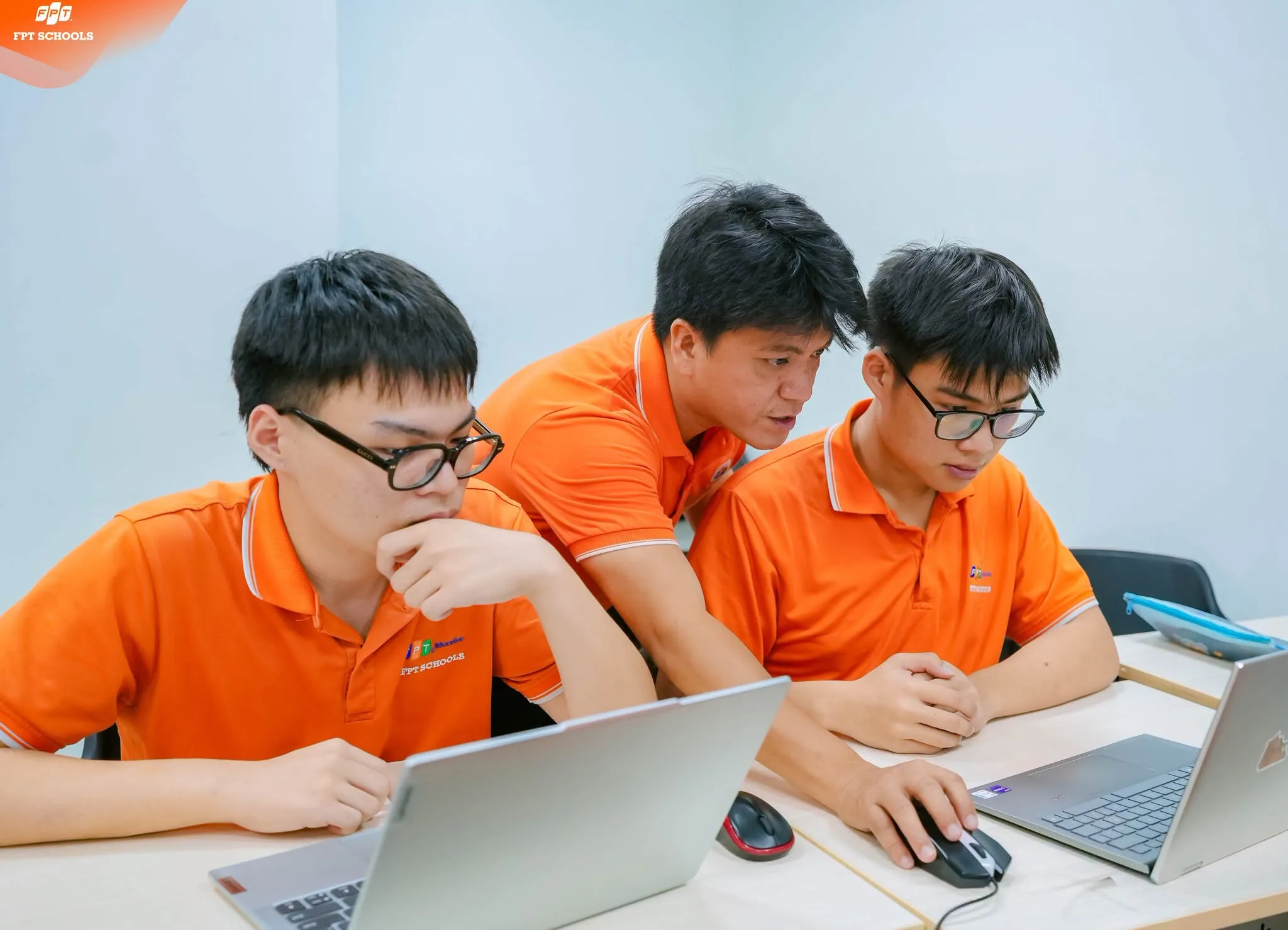FSCHOOLERS TỎA SÁNG VỚI VAI TRÒ "ĐẠI SỨ VĂN HÓA" TRONG GIỜ HỌC TIẾNG ANH KẾT NỐI VIỆT - ĐÀI | FPT Schools