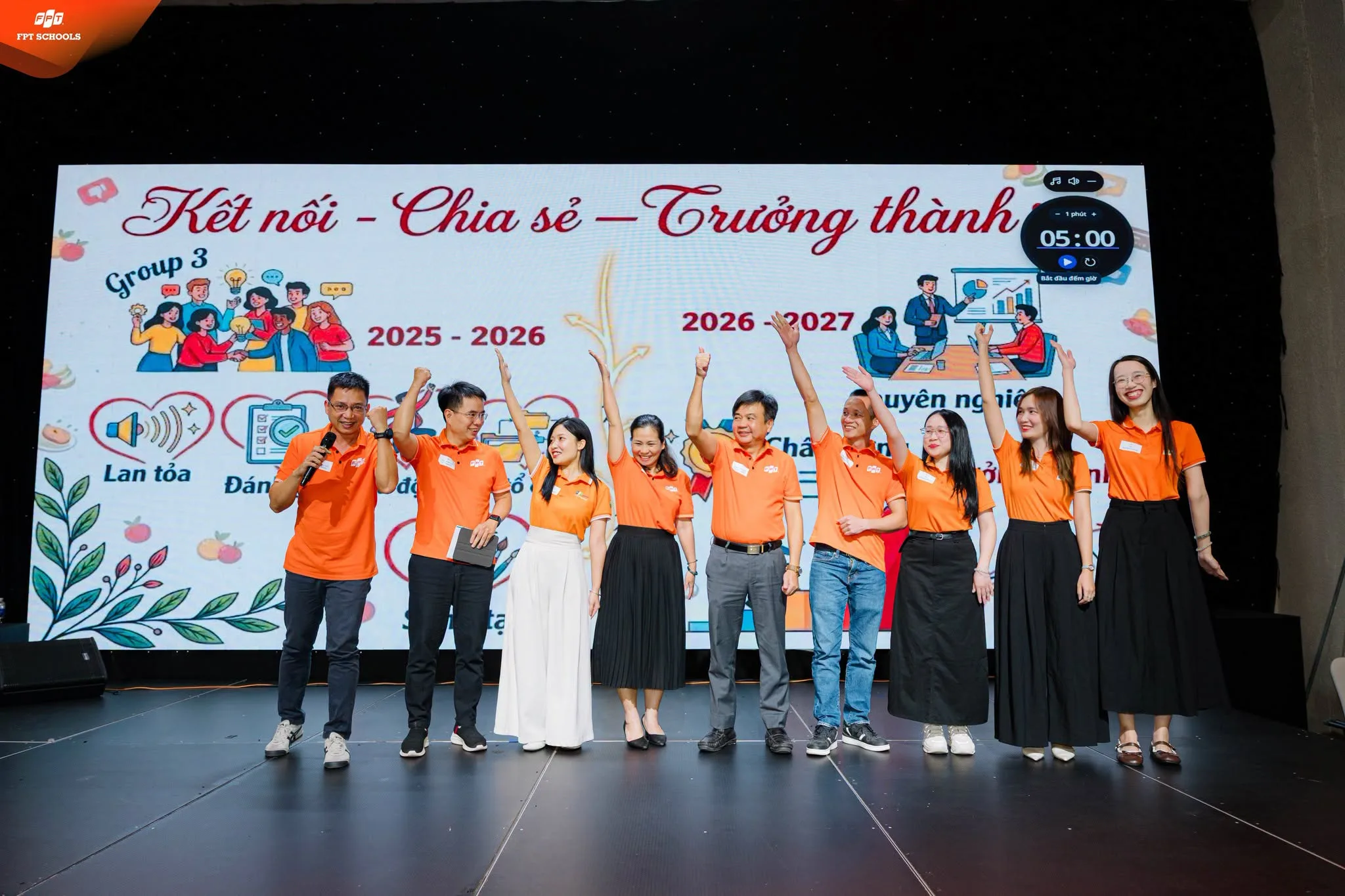 Cha Mẹ học sinh trực tiếp tham gia các hoạt động trải nghiệm và mini game trong chương trình.