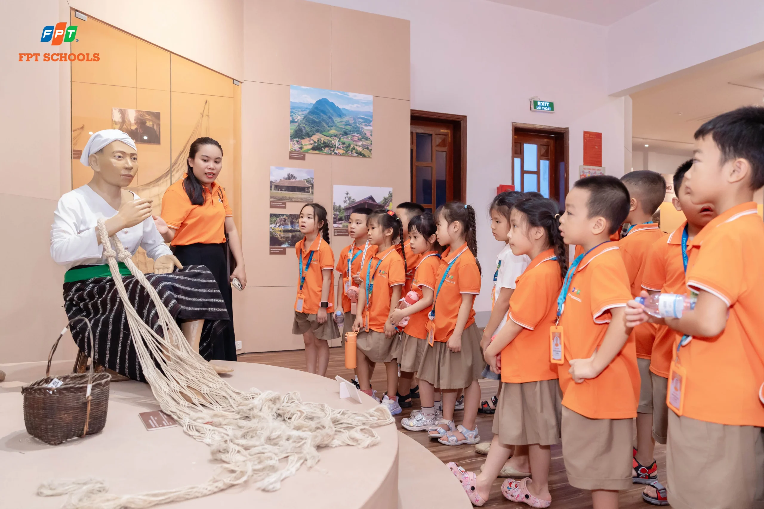 RỜI LỚP HỌC, HỌC SINH FPT SCHOOL VINH "CHẠM" VÀO BẢN SẮC VĂN HÓA XỨ NGHỆ

