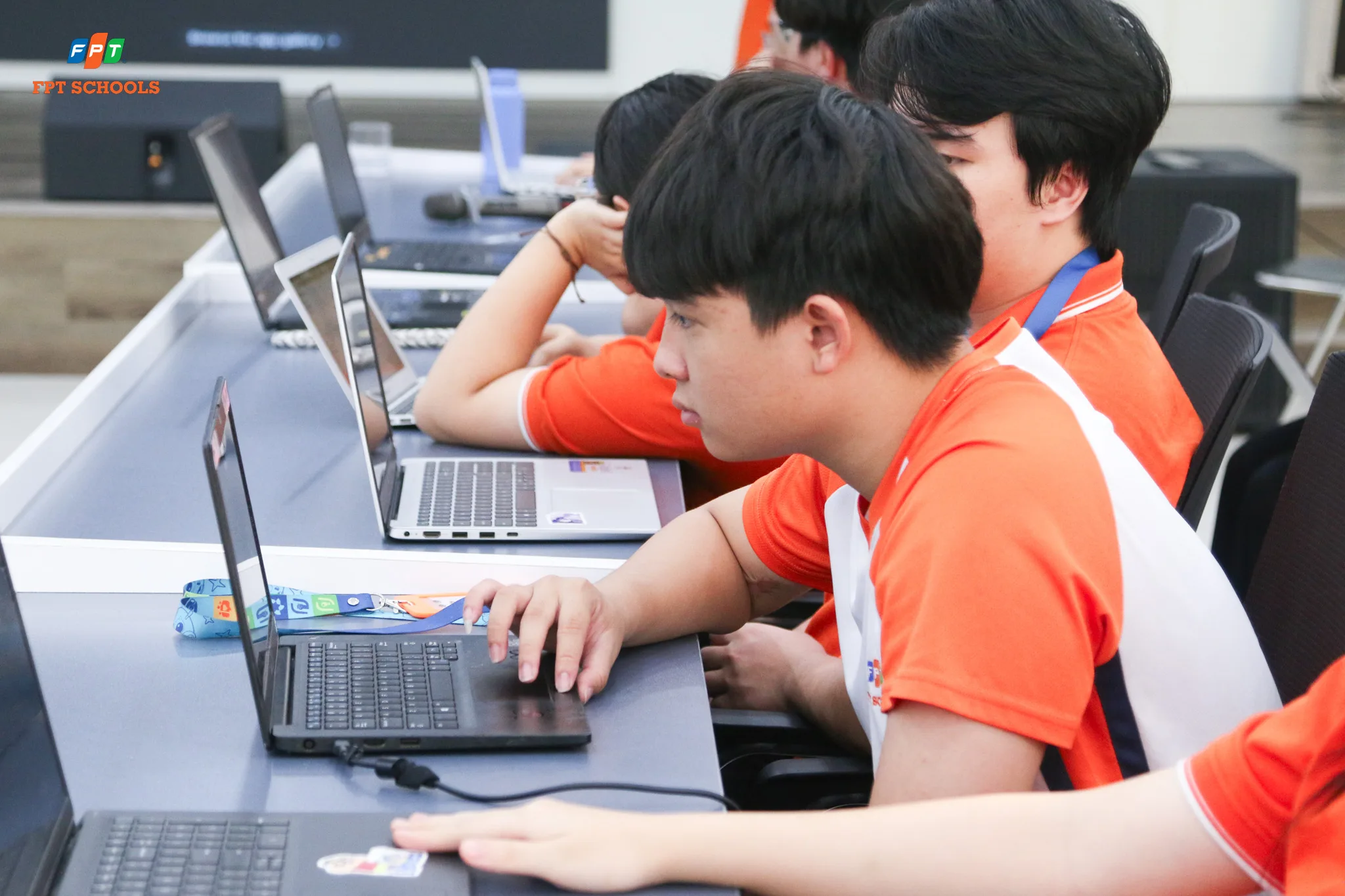 HỌC SINH FPT SCHOOL VINH LÀM CHỦ AI, HIỆN THỰC HÓA Ý TƯỞNG SỐ