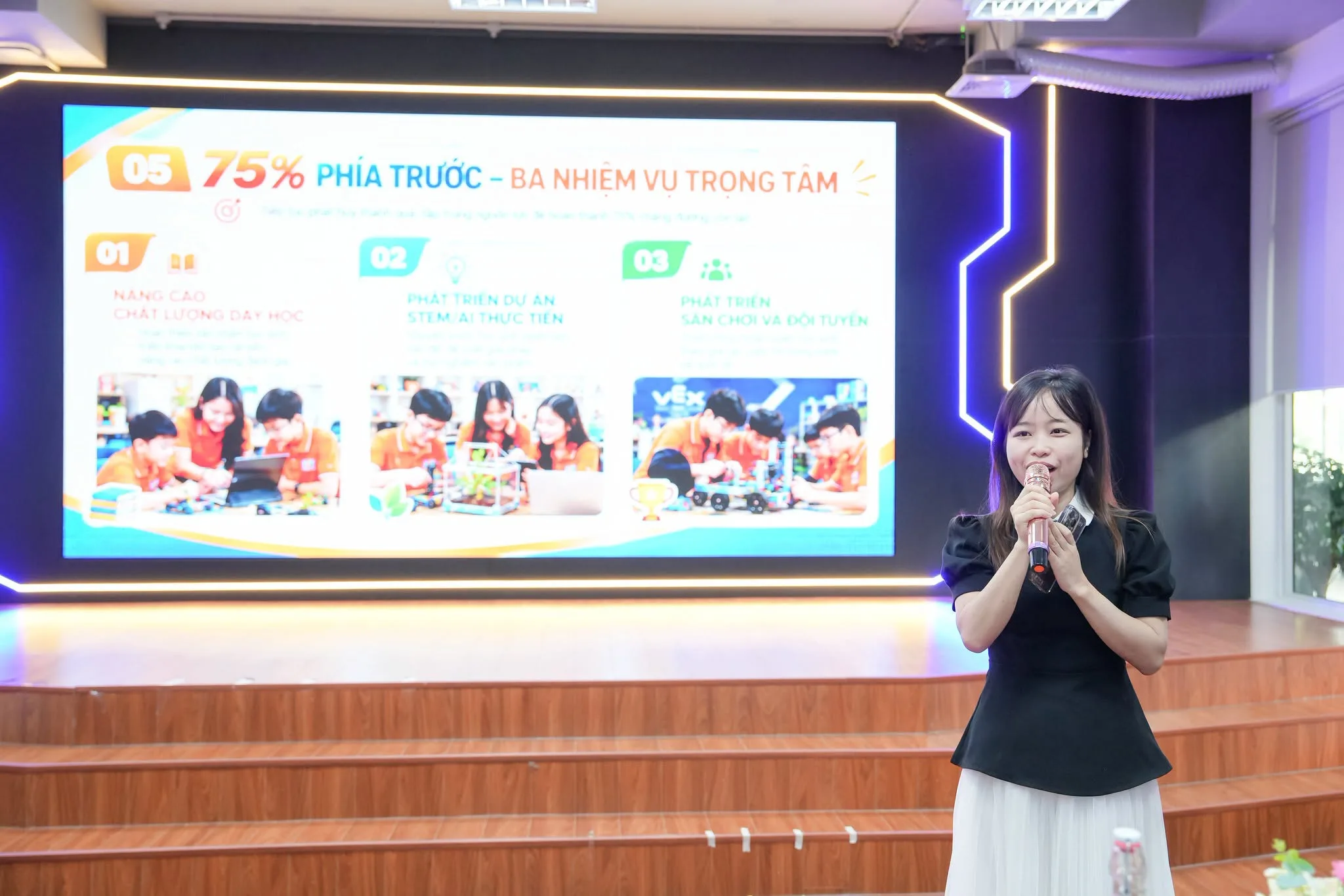 Họp Hội đồng sư phạm tháng 10 tại FPT School Hà Nam: 25% chặng đường - điểm danh thành quả, gọi tên việc cần làm! - FPT Education Họp Hội đồng sư phạm tháng 10 tại FPT School Hà Nam: 25% chặng đường - điểm danh thành quả, gọi tên việc cần làm! | FPT Schools