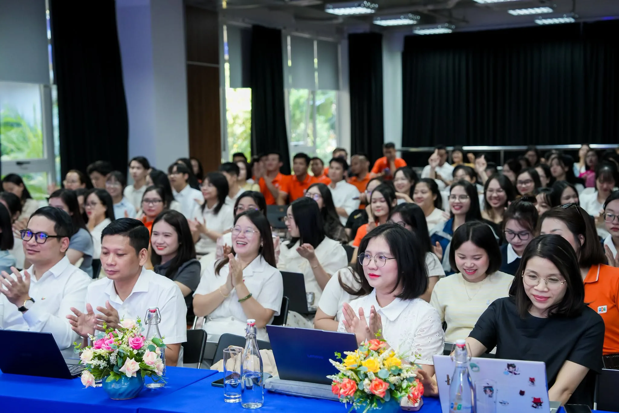 Họp Hội đồng sư phạm tháng 10 tại FPT School Hà Nam: 25% chặng đường - điểm danh thành quả, gọi tên việc cần làm! - FPT Education Họp Hội đồng sư phạm tháng 10 tại FPT School Hà Nam: 25% chặng đường - điểm danh thành quả, gọi tên việc cần làm! | FPT Schools