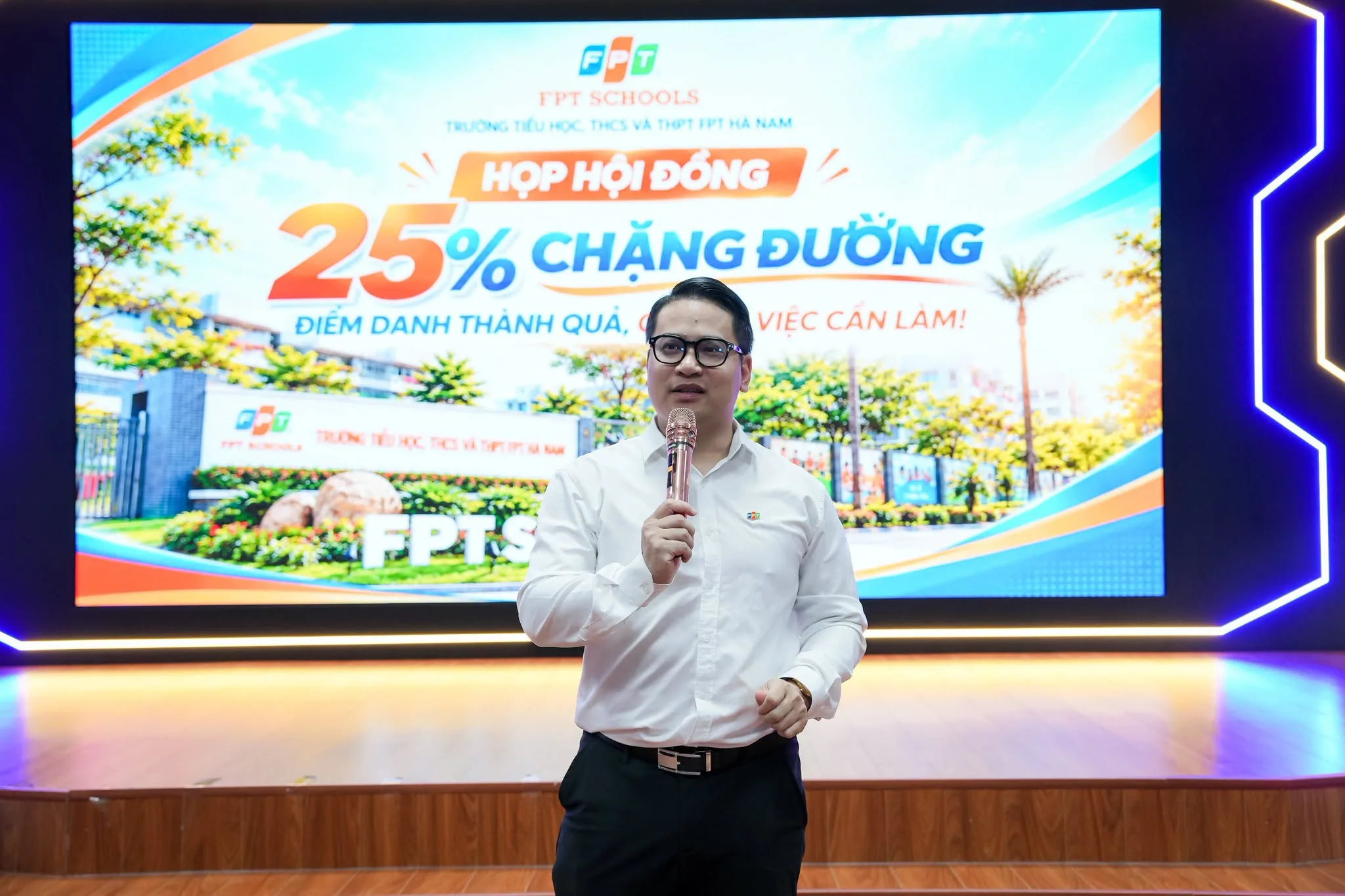 Họp Hội đồng sư phạm tháng 10 tại FPT School Hà Nam: 25% chặng đường - điểm danh thành quả, gọi tên việc cần làm! - FPT Education Họp Hội đồng sư phạm tháng 10 tại FPT School Hà Nam