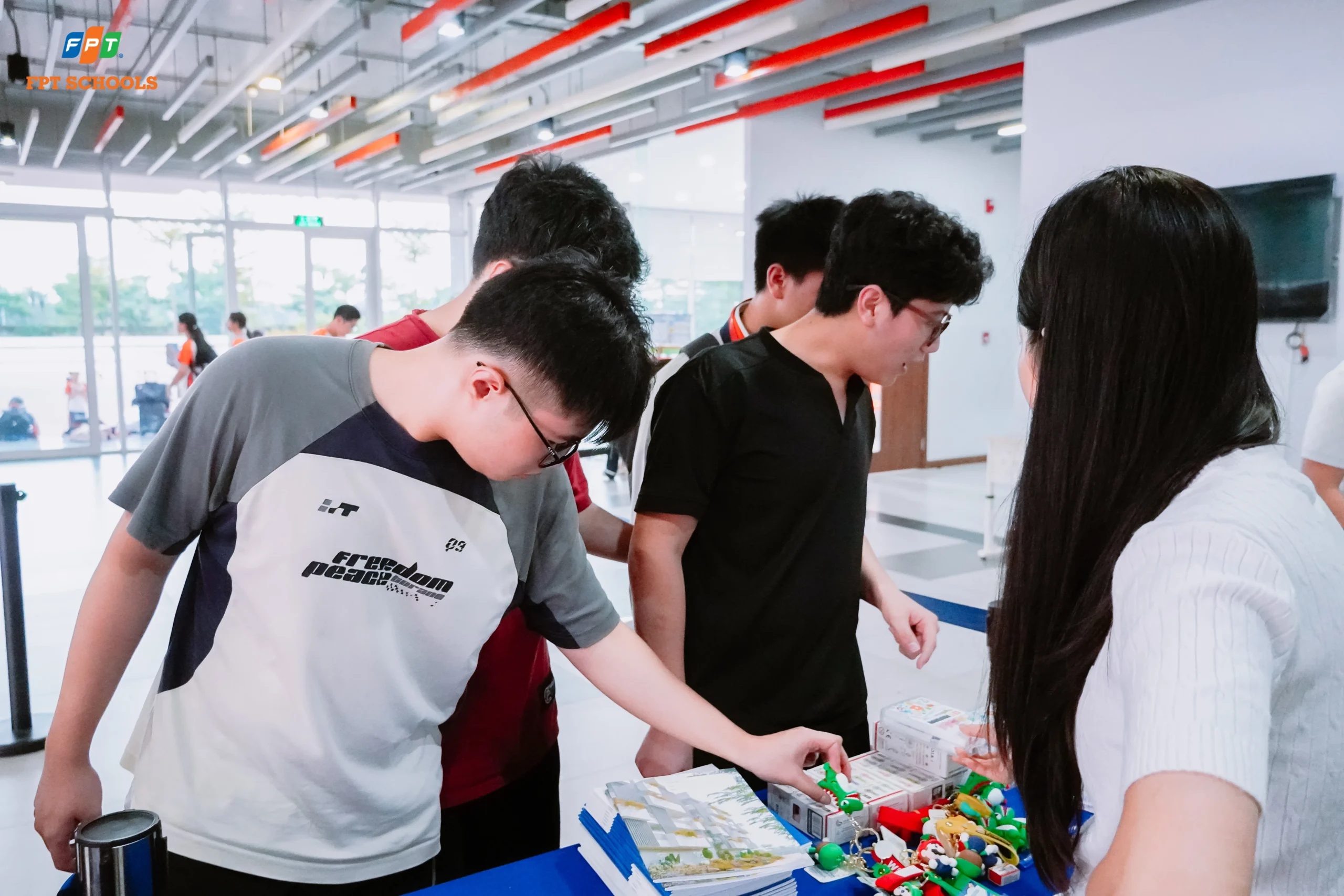 Kiến Sưu Sao - Đổi sao nhận quà, lan toả tinh thần học tập tại FPT School Hà Nam | FPT Schools