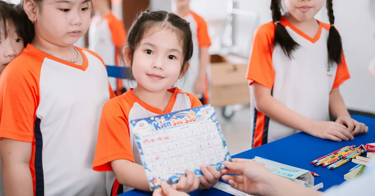 Kiến Sưu Sao - Đổi sao nhận quà, lan toả tinh thần học tập tại FPT School Hà Nam | FPT Schools