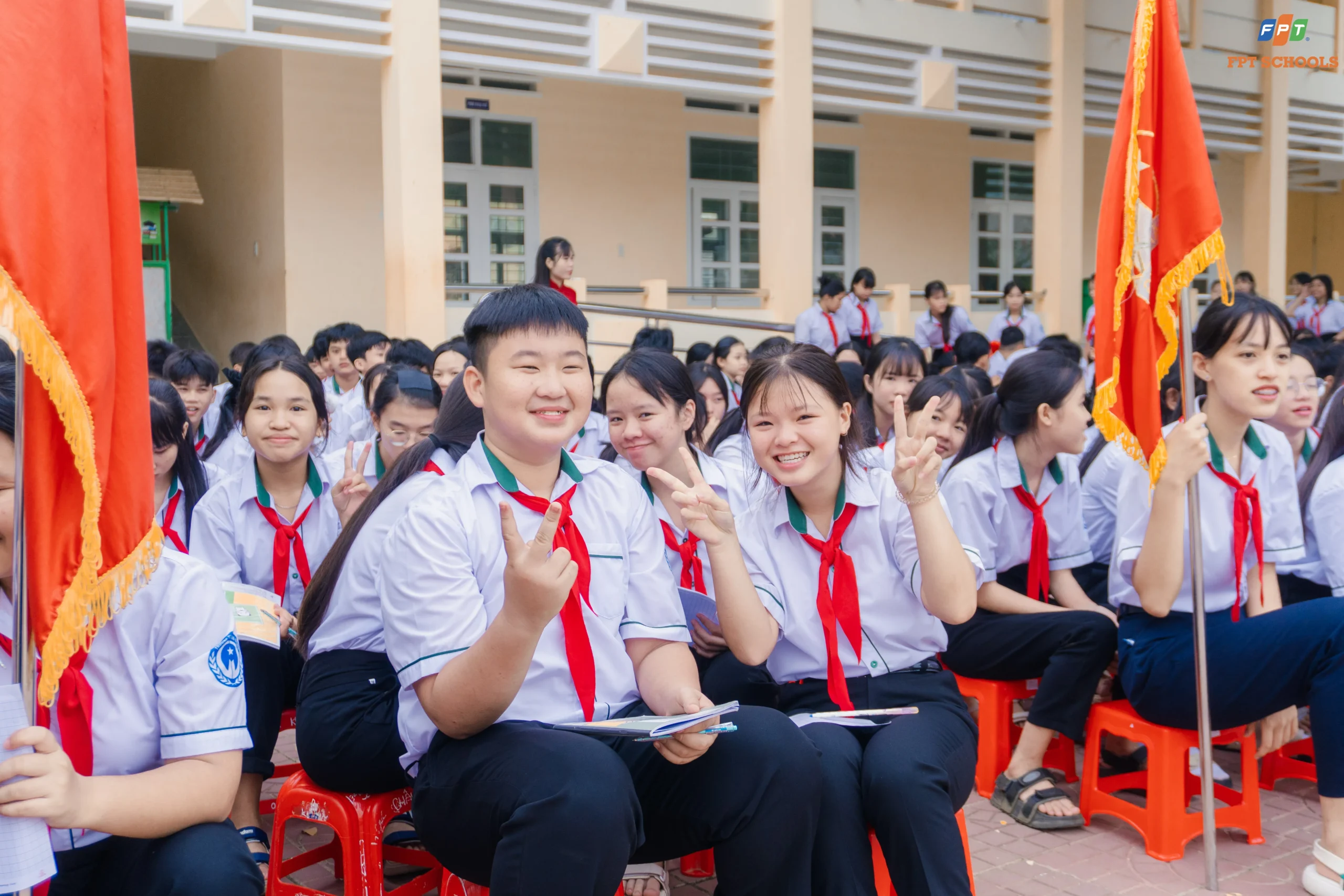 Ứng dụng AI trong học tập – Chuyên đề tại Trường THCS Ân Nghĩa - FPT Education Học sinh THCS Ân Nghĩa khám phá ứng dụng AI trong học tập cùng Trường THPT FPT Quy Nhơn