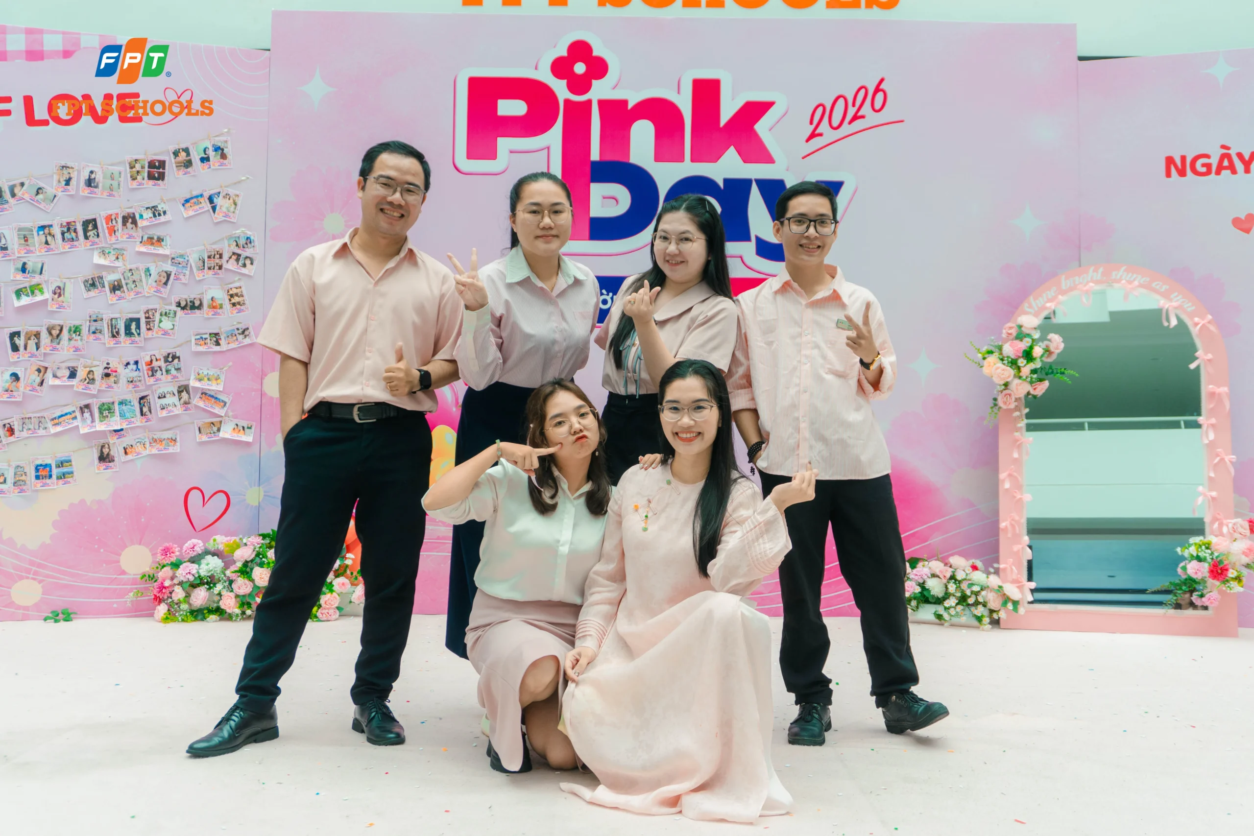 Ảnh tập thể Pink Day 2026 tại Trường THPT FPT Quy Nhơn