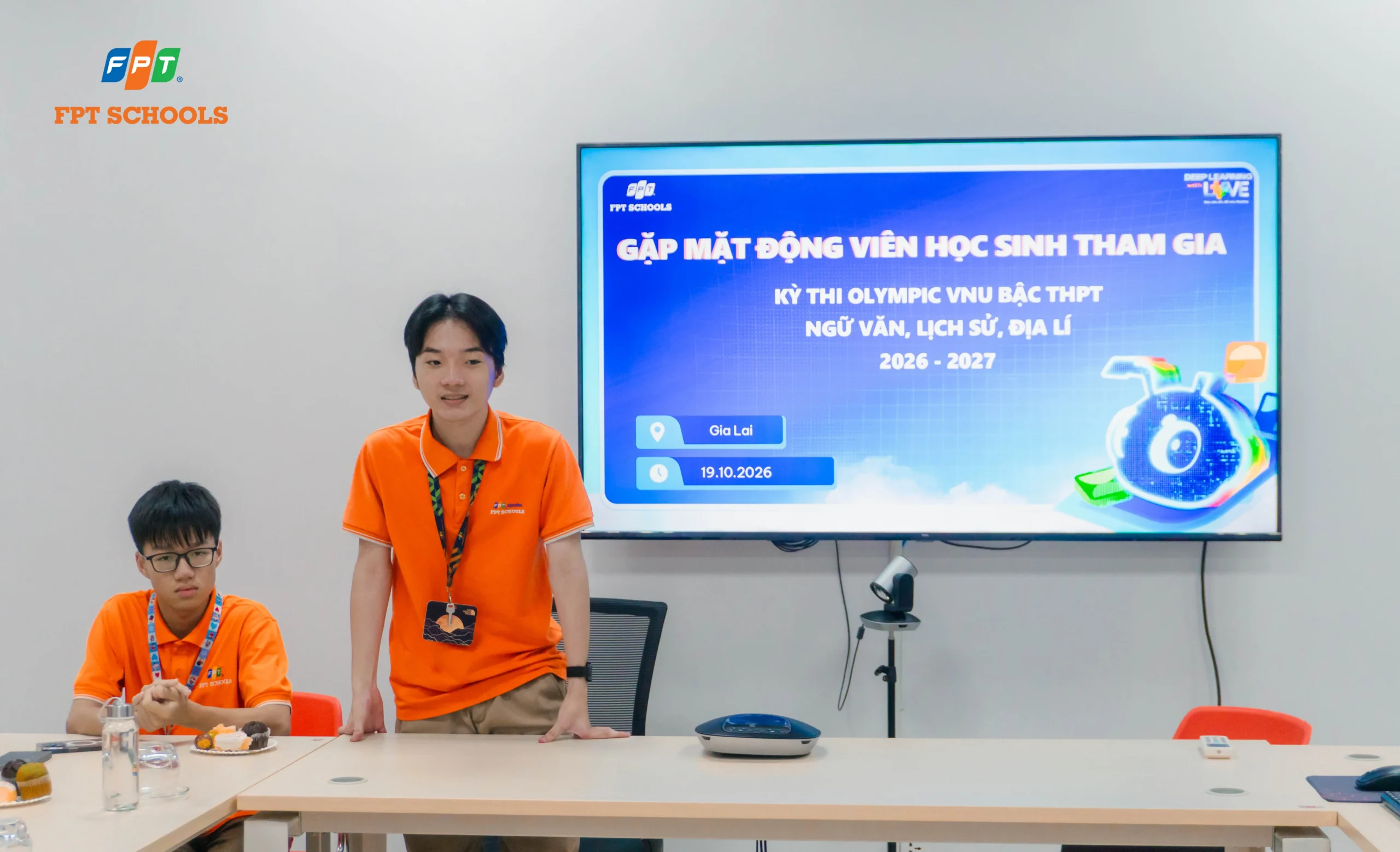 Học sinh đội tuyển Olympic VNU 2026 phát biểu tại chương trình gặp mặt ngày 19/10/2026