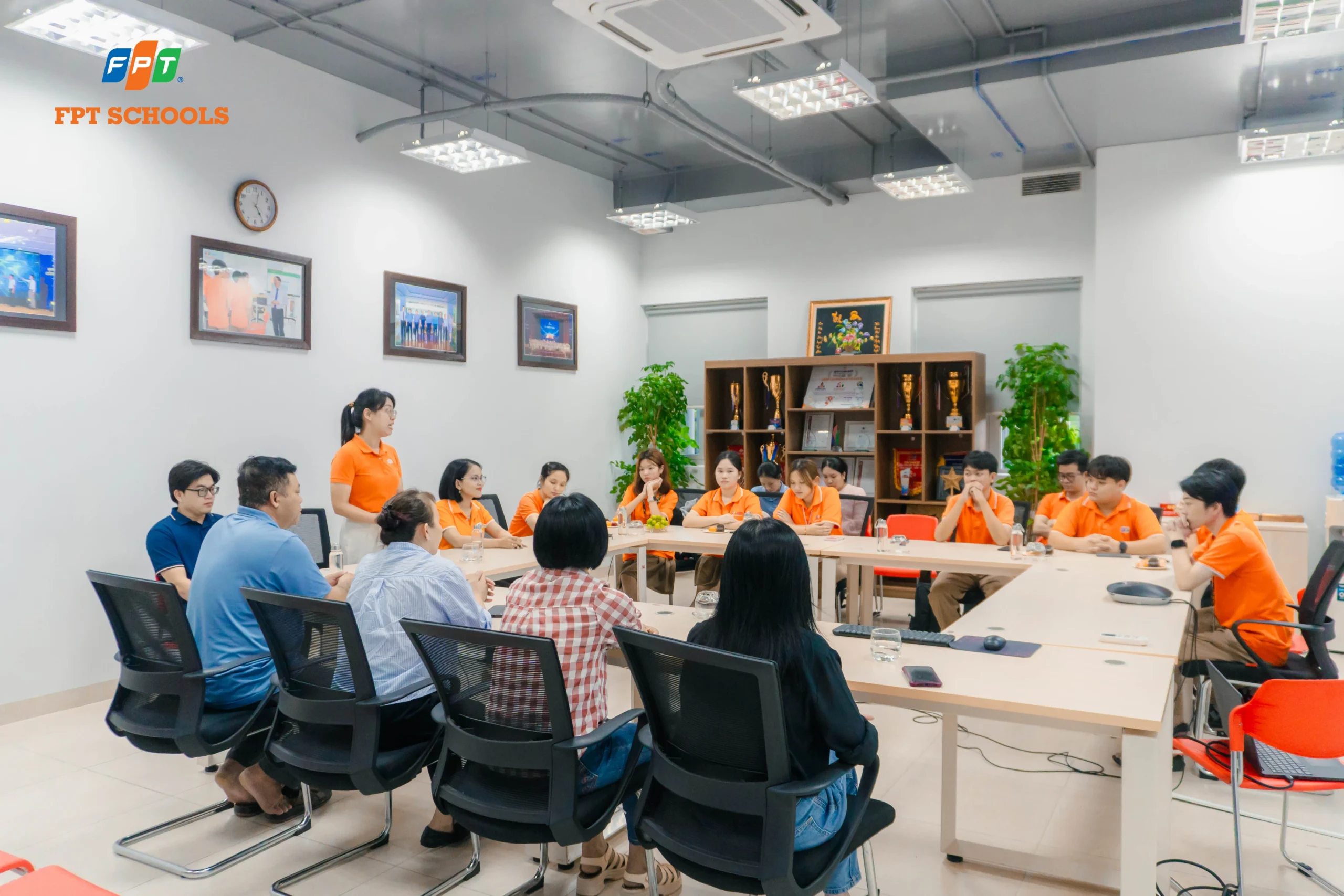 Buổi gặp mặt, động viên đội tuyển Olympic VNU 2026 tại Trường THPT FPT Quy Nhơn