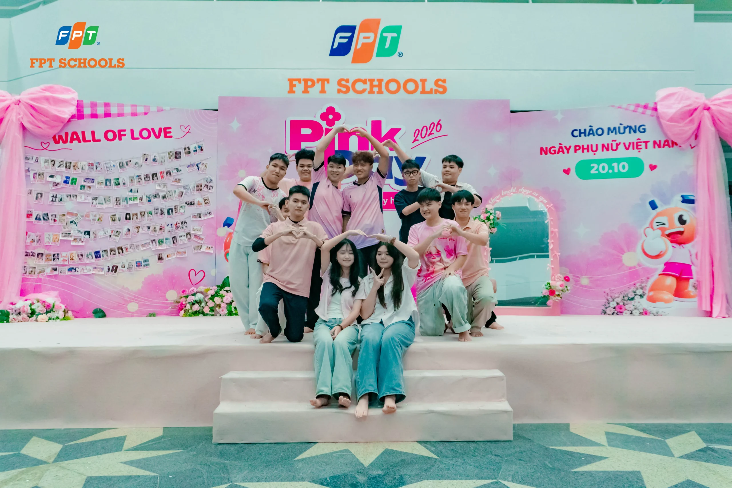 Nhóm học sinh Trường THPT FPT Quy Nhơn tương tác tại sự kiện Pink Day 2026