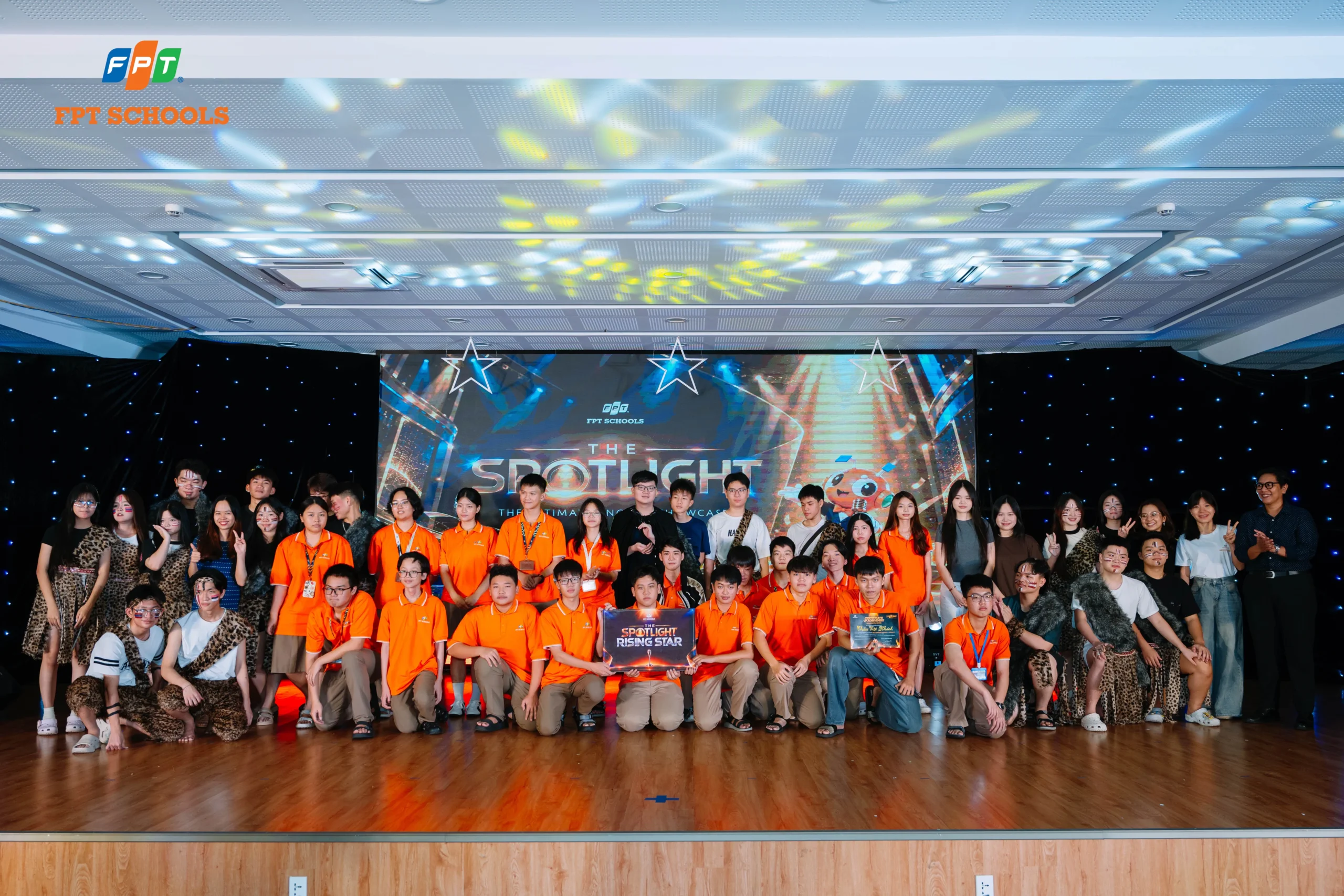 Liên quân The Mosaic tại The Spotlight 2026 Trường THPT FPT Quy Nhơn