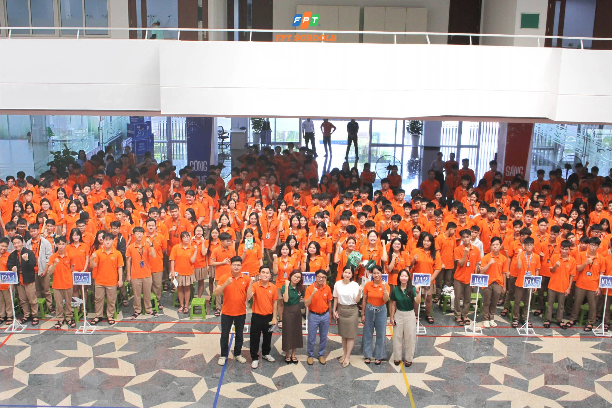 Lễ chào cờ tháng 10 Trường THPT FPT Quy Nhơn: Khởi đầu tháng mới đầy năng lượng - FPT Education Khoảnh khắc FSchoolers tại Lễ chào cờ tháng 10 Trường THPT FPT Quy Nhơn