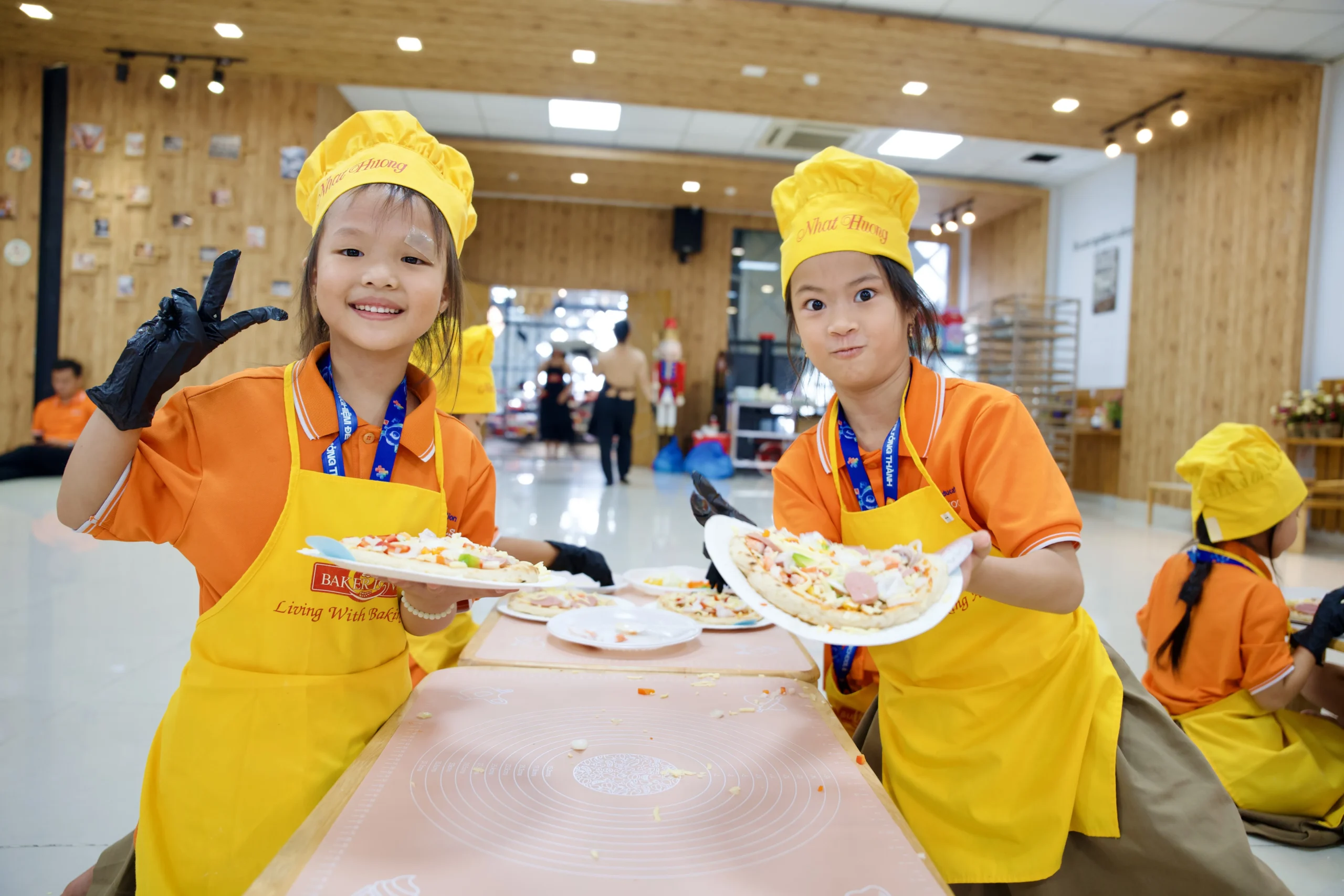 Trải nghiệm làm bánh Pizza: Học sinh FPT School Millennia khám phá khoa học từ gian bếp - FPT Education Trải nghiệm làm bánh Pizza FPT School Millennia