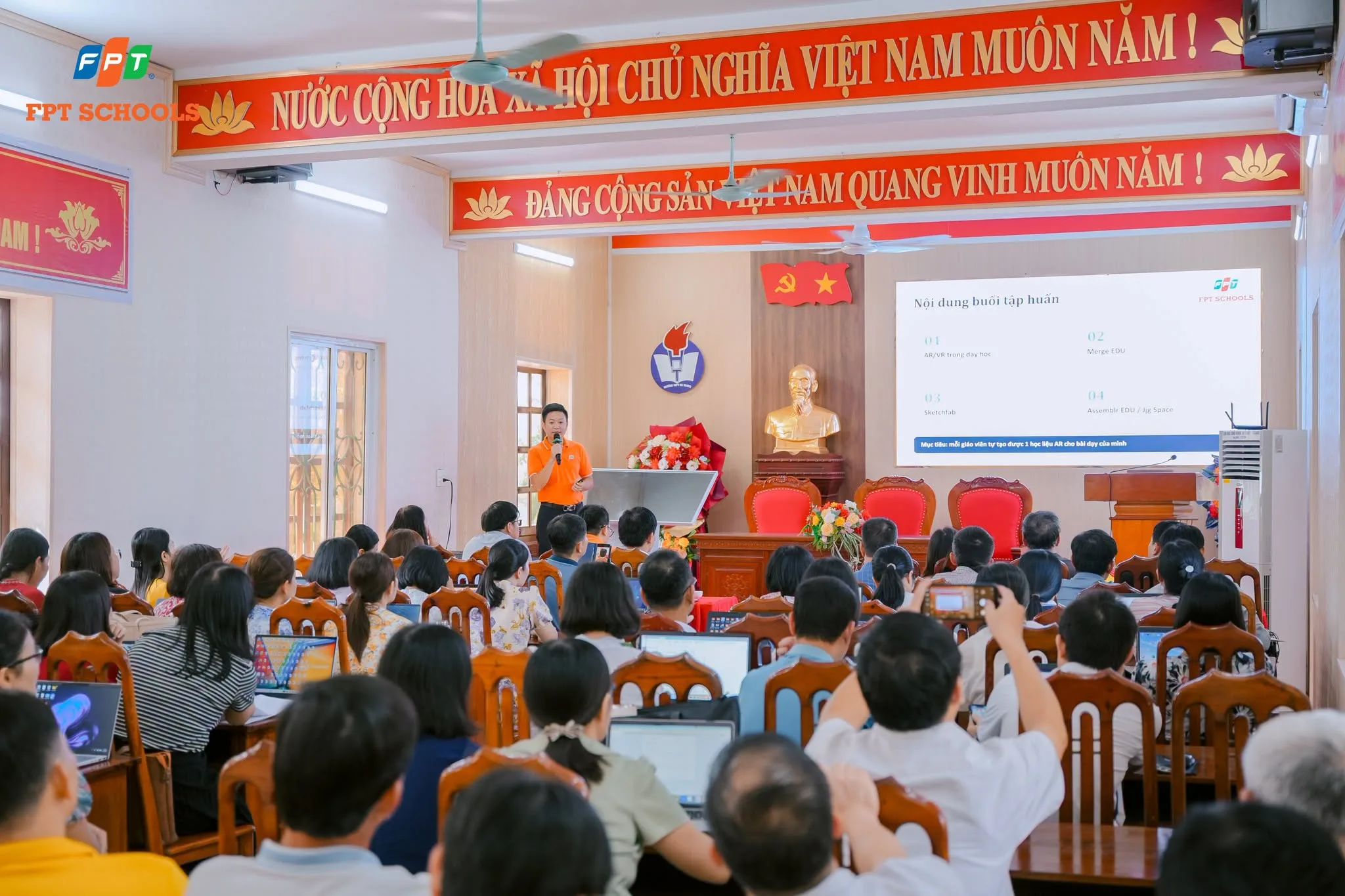 FPT School Thanh Hóa tập huấn ứng dụng AI tại Trường THPT Hà Trung | FPT Schools