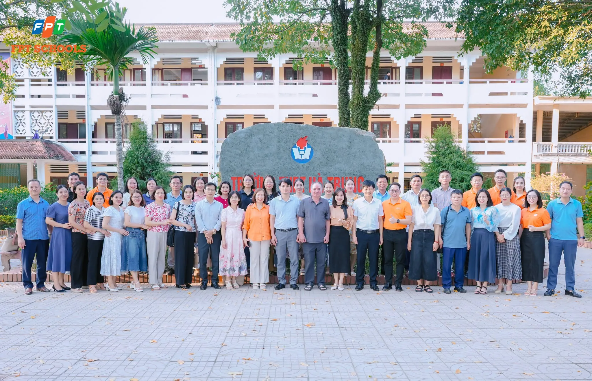 FPT School Thanh Hóa tập huấn ứng dụng AI tại Trường THPT Hà Trung | FPT Schools