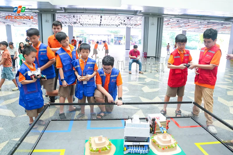 Robotics FPT School Challenge 2026: Vòng 2 tăng tốc, bứt phá | FPT Schools