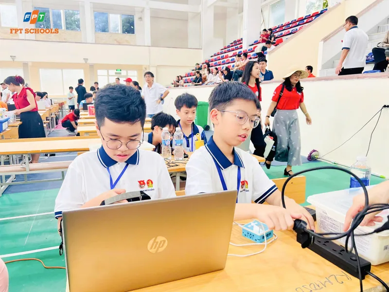 Fschoolers giành vé vào Chung kết toàn quốc Cuộc thi Sáng tạo Robotics 2026 - FPT Education Fschoolers giành vé vào Chung kết toàn quốc Cuộc thi Sáng tạo Robotics 2026 | FPT Schools