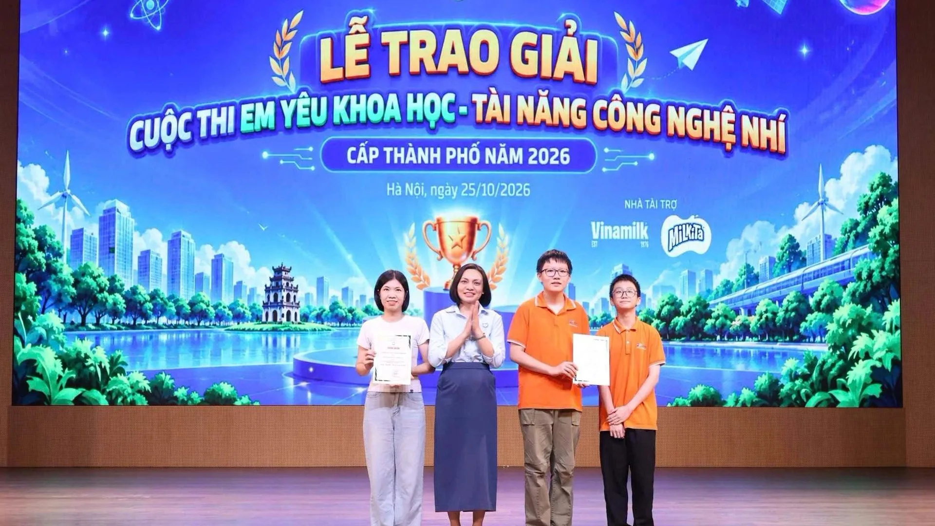 Sáng tạo vì môi trường: Học sinh FPT School Cầu Giấy đạt Giải Ba cấp Thành phố với dự án AI  | FPT Schools