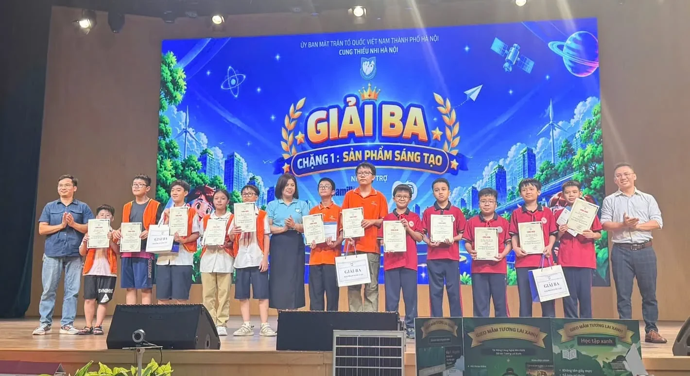 Sáng tạo vì môi trường: Học sinh FPT School Cầu Giấy đạt Giải Ba cấp Thành phố với dự án AI  | FPT Schools