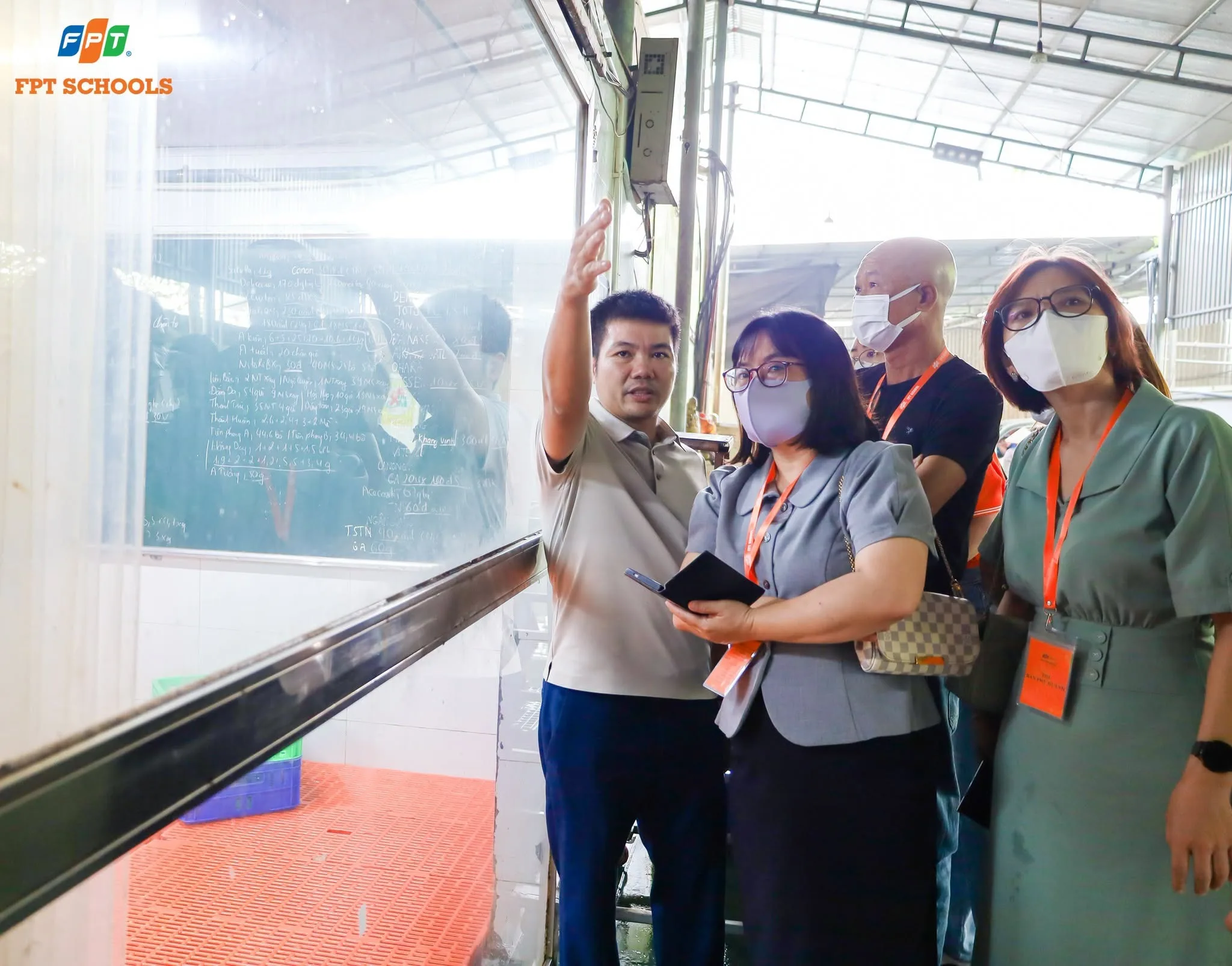 FPT School Cầu Giấy tăng cường giám sát chuỗi cung ứng thực phẩm, chủ động kiểm soát chất lượng bữa ăn bán trú - FPT Education FPT School Cầu Giấy tăng cường giám sát chuỗi cung ứng thực phẩm, chủ động kiểm soát chất lượng bữa ăn bán trú | FPT Schools