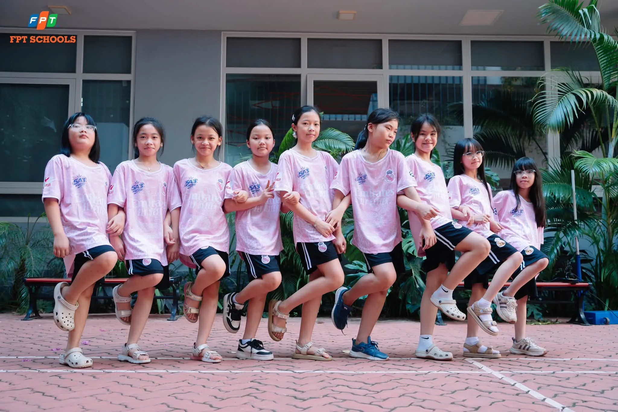 PINK DAY | FSCHOOLERS RỰC RỠ SẮC HỒNG, LAN TỎA YÊU THƯƠNG - FPT Education PINK DAY | FSCHOOLERS RỰC RỠ SẮC HỒNG, LAN TỎA YÊU THƯƠNG | FPT Schools