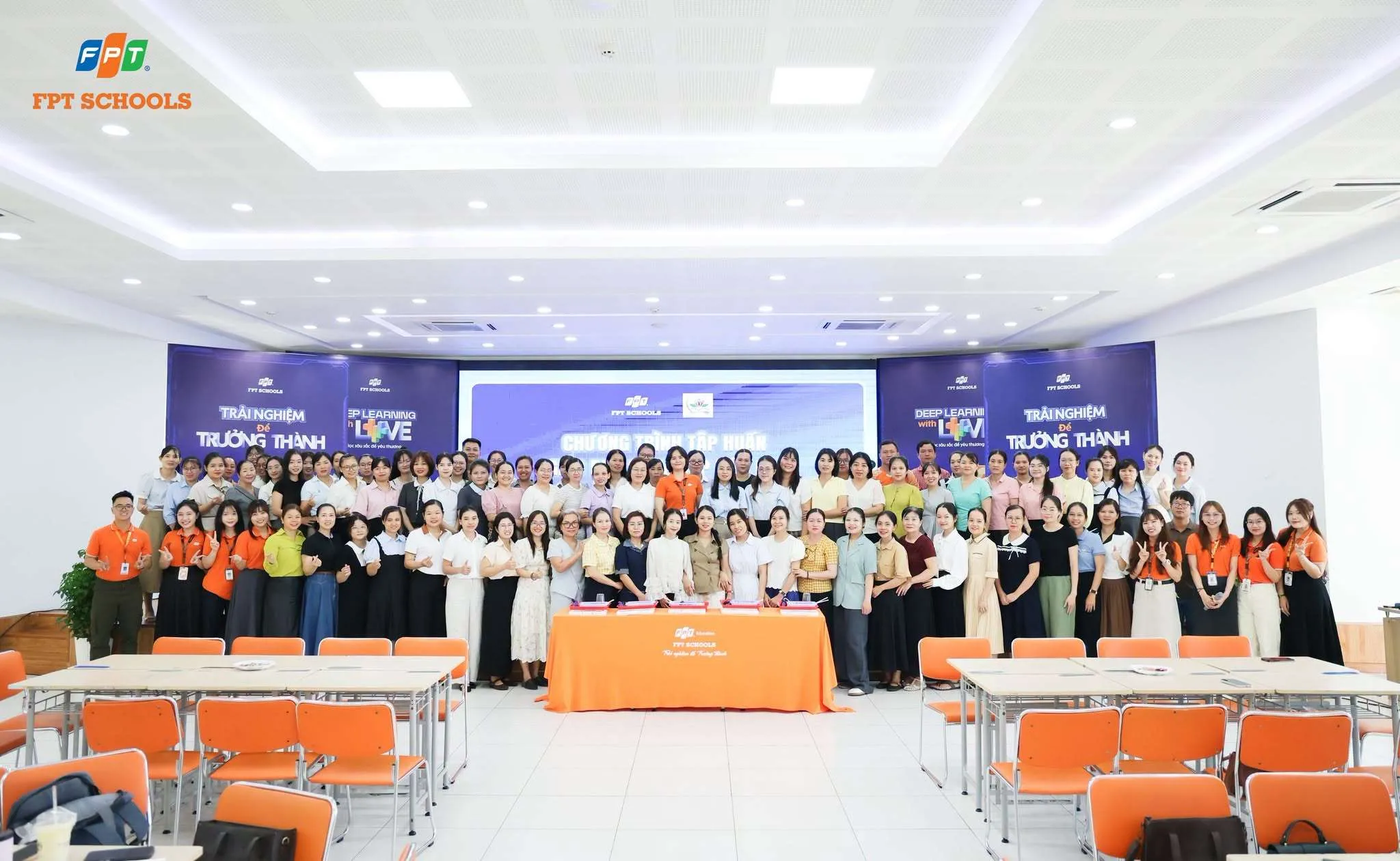 FPT School Đà Nẵng tập huấn giáo dục STEM, AI và công nghệ cho 120 giáo viên Tiểu học | FPT Schools