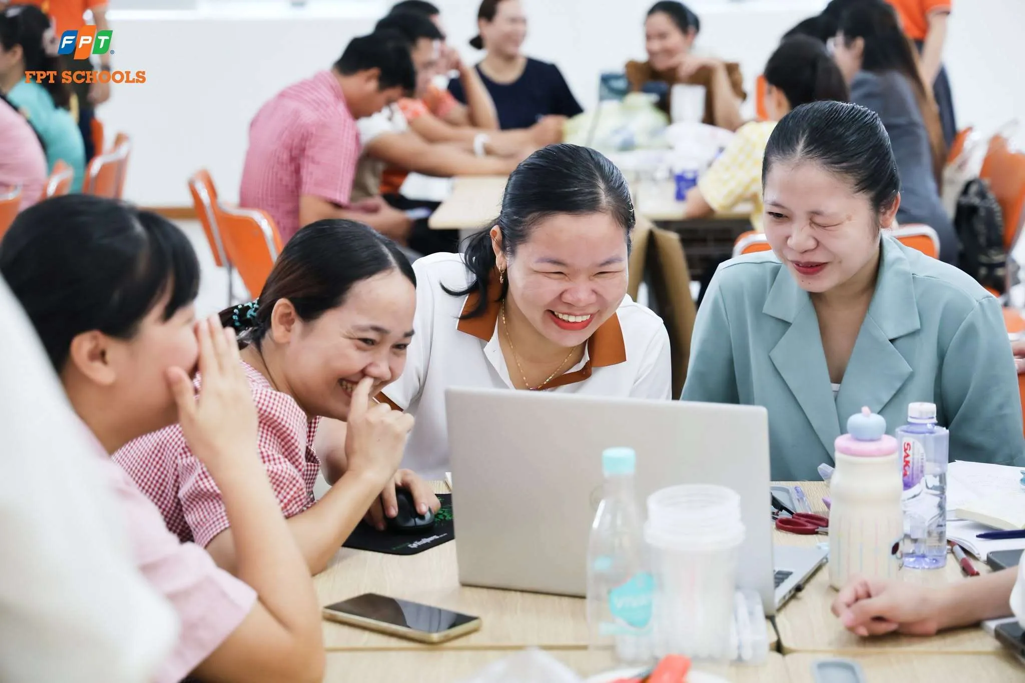 FPT School Đà Nẵng tập huấn giáo dục STEM, AI và công nghệ cho 120 giáo viên Tiểu học - FPT Education FPT School Đà Nẵng tập huấn giáo dục STEM, AI và công nghệ cho 120 giáo viên Tiểu học | FPT Schools