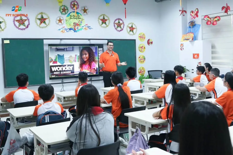 Học sinh trung học FPT School Vinh: Học tiếng anh cùng bạn bè ba tỉnh, khám phá văn học qua những góc nhìn khác biệt | FPT Schools