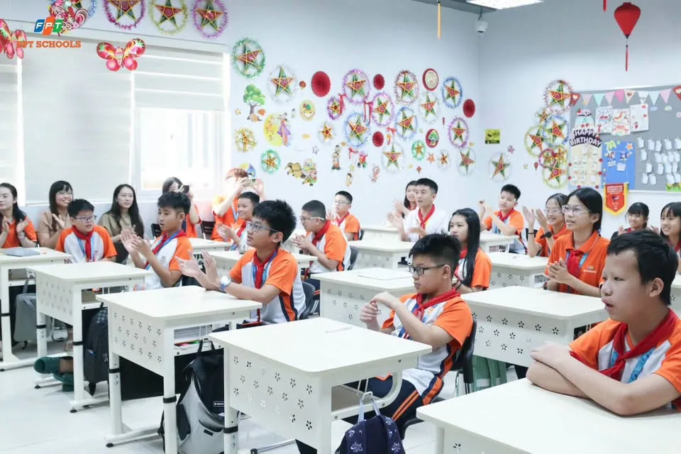 Học sinh trung học FPT School Vinh: Học tiếng anh cùng bạn bè ba tỉnh, khám phá văn học qua những góc nhìn khác biệt | FPT Schools